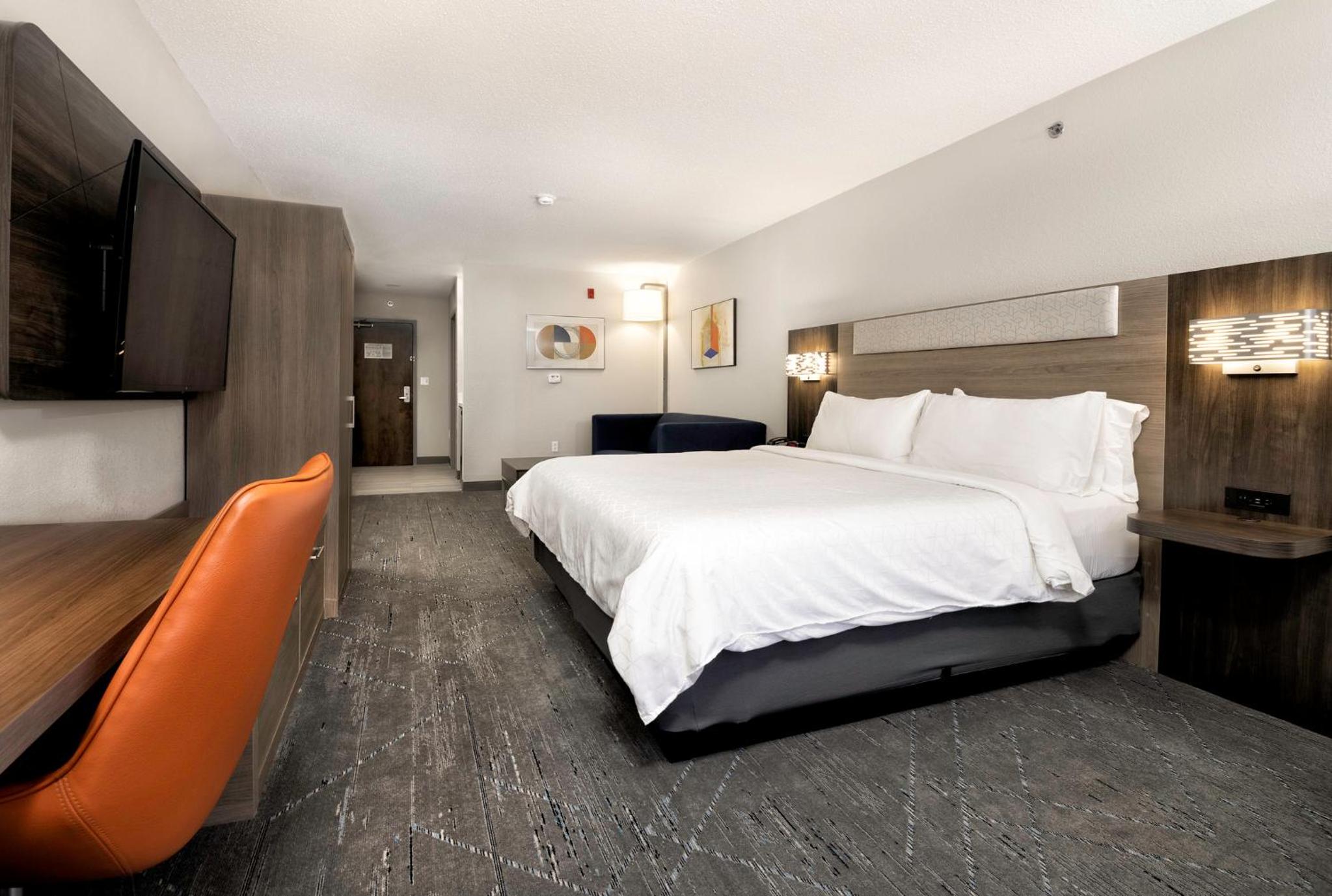 King Suite with Sofa Bed - Photo 3