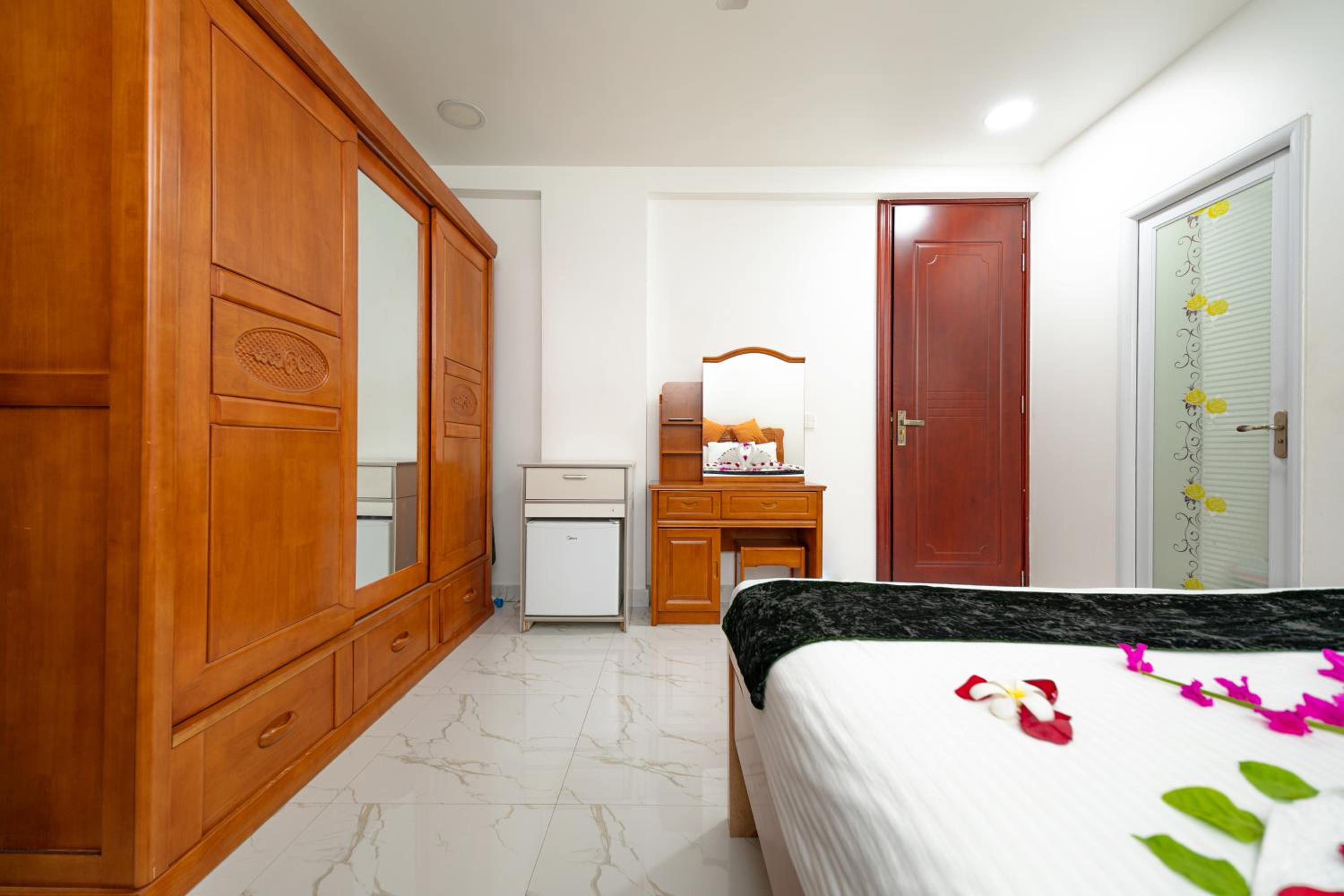 Deluxe Double Room with Sea View - Photo 11