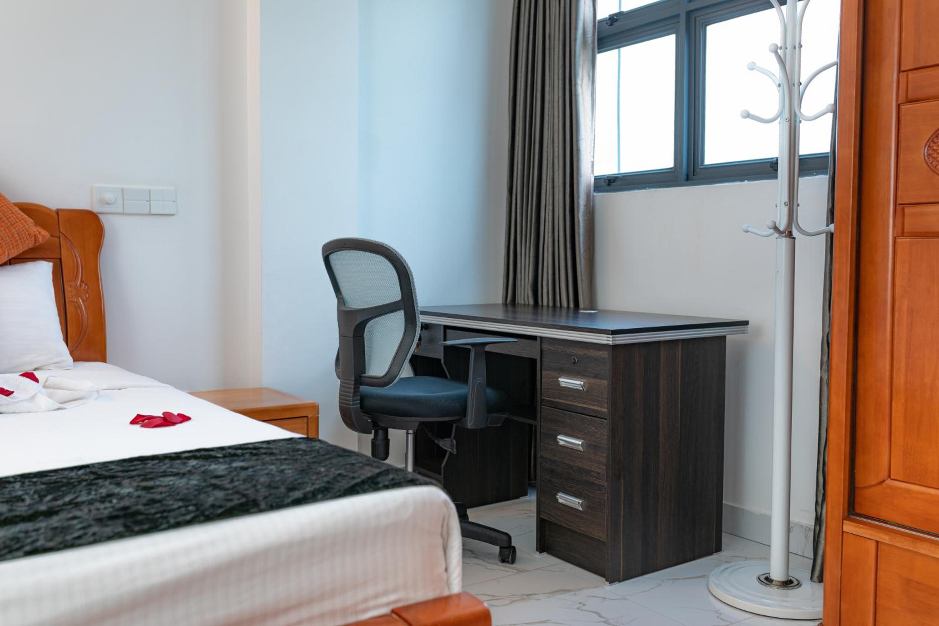 Deluxe Double Room with Sea View - Photo 9