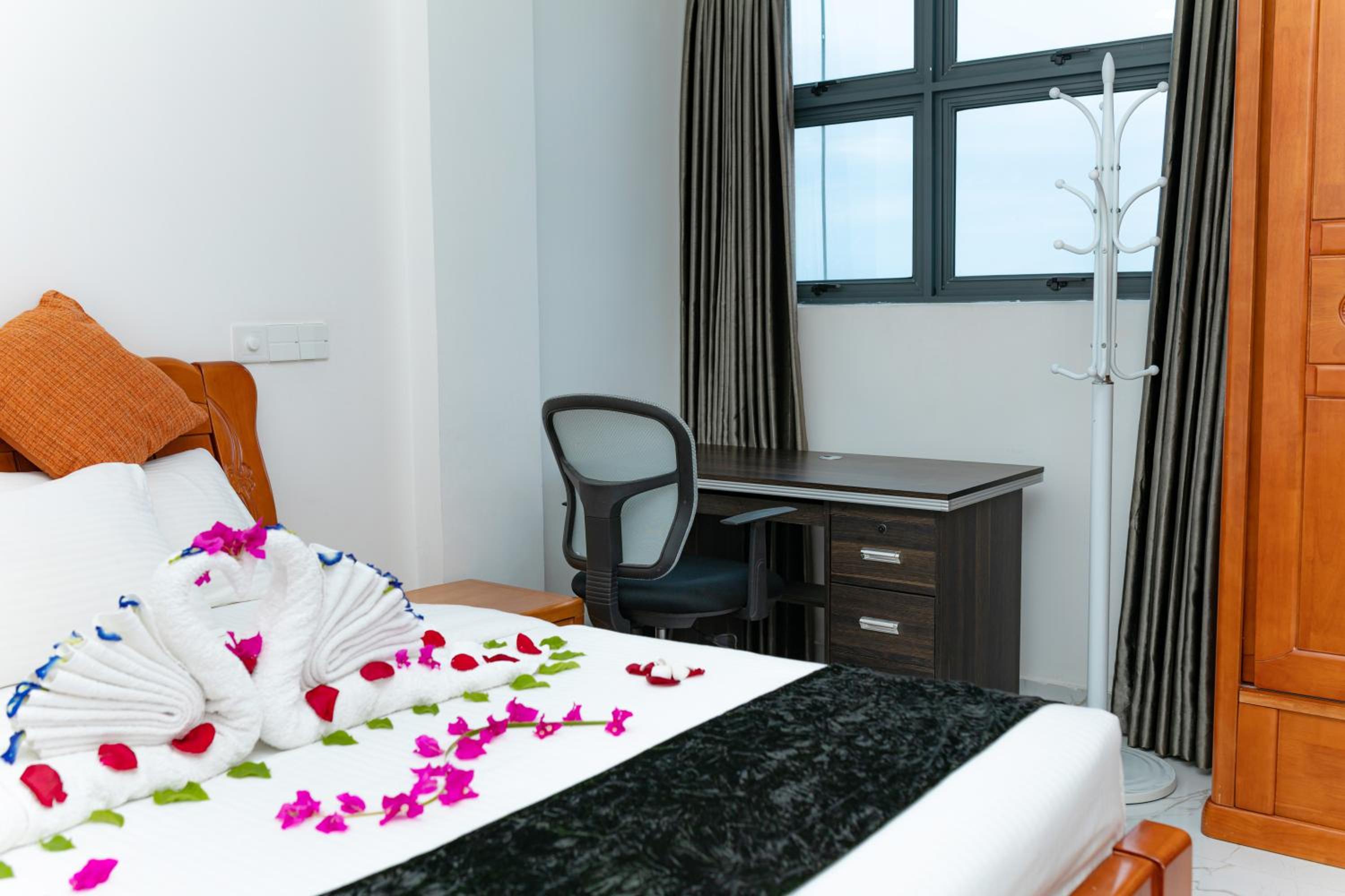 Deluxe Double Room with Sea View - Photo 7