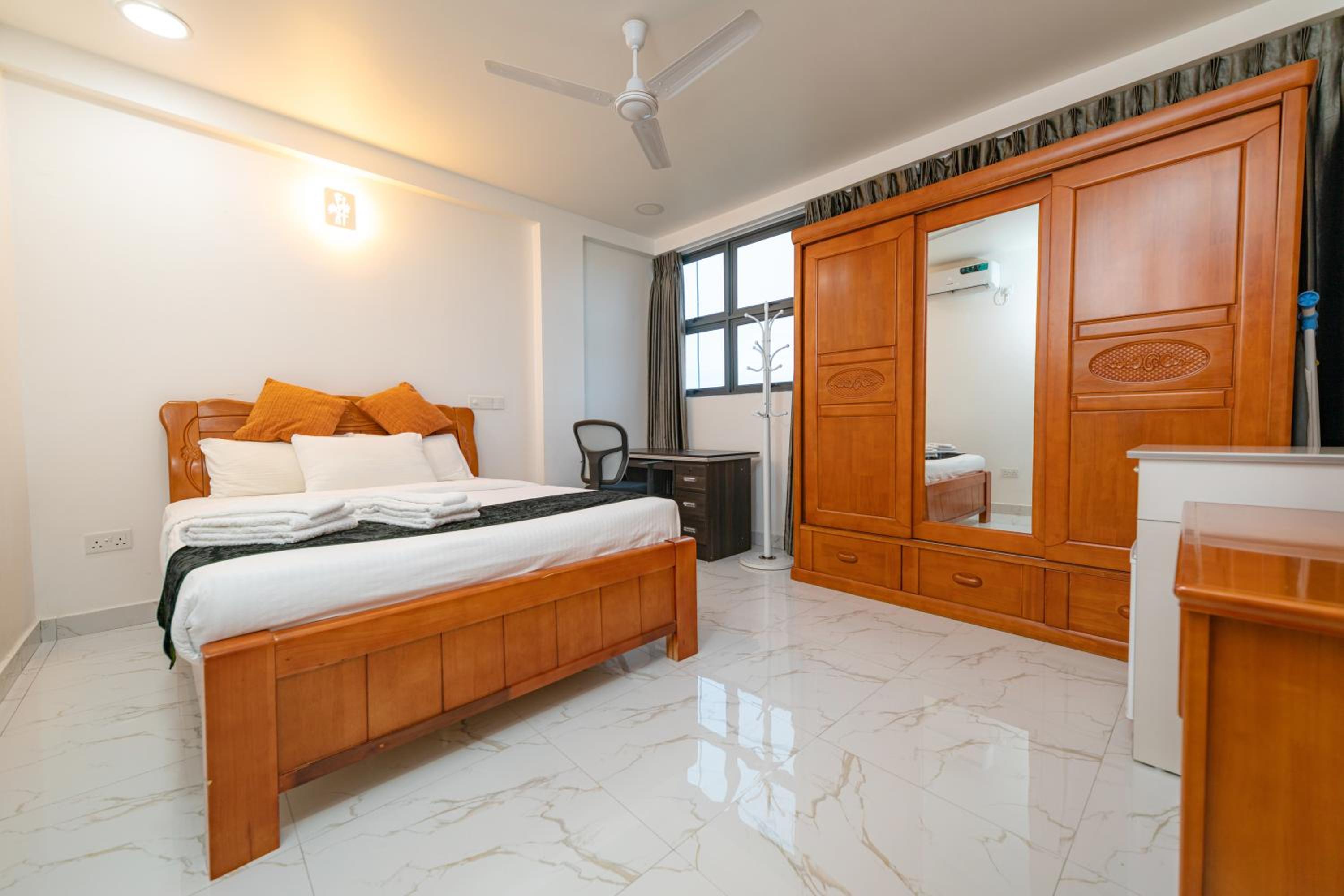 Deluxe Double Room with Sea View - Photo 10