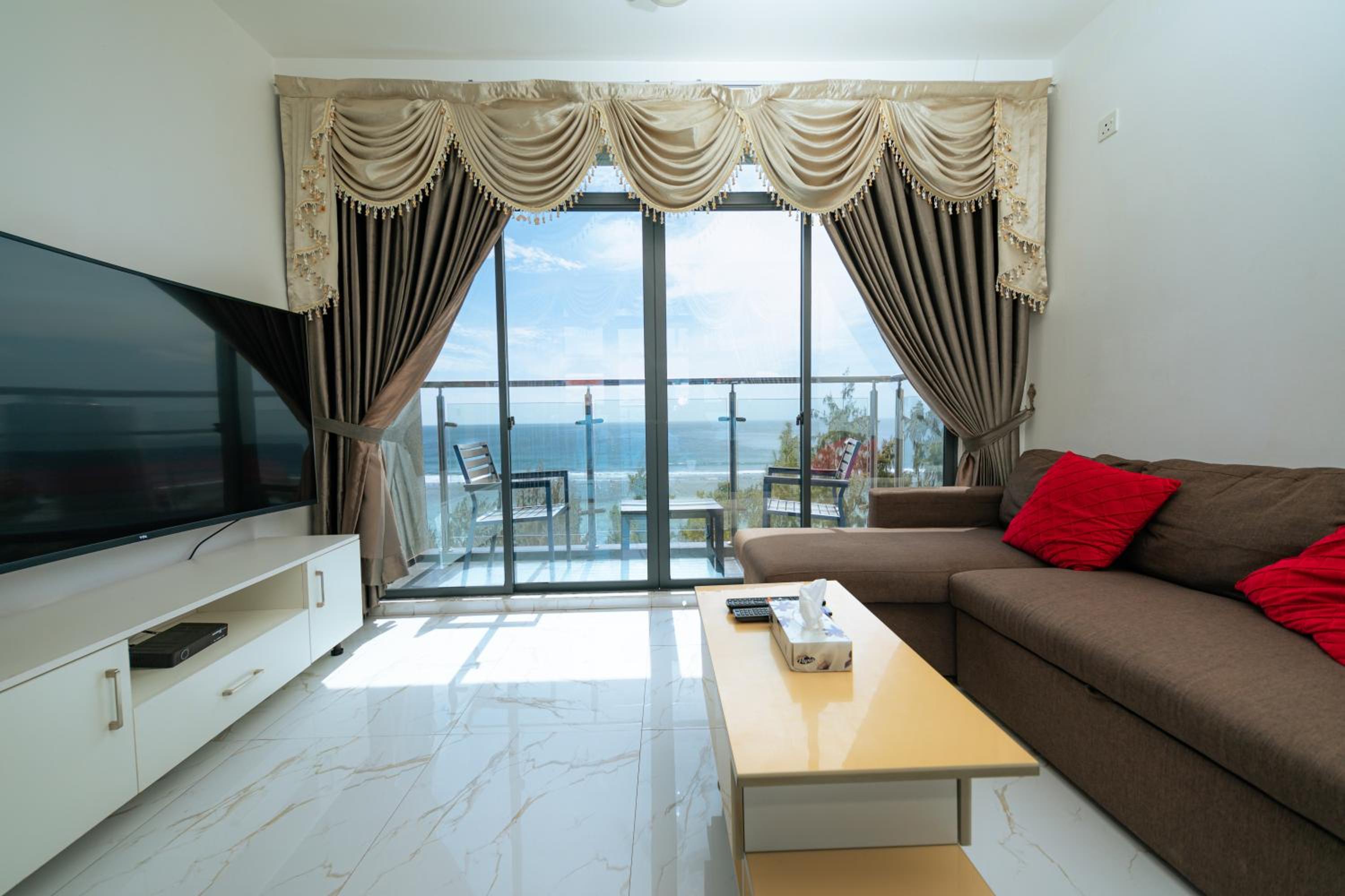 Suite with Private Pool - Photo 28