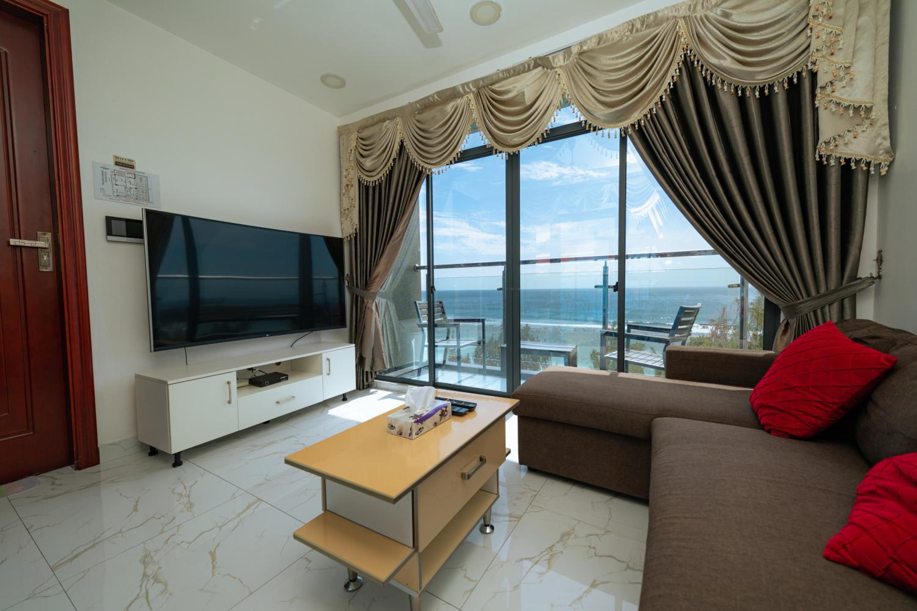 Suite with Private Pool - Photo 26