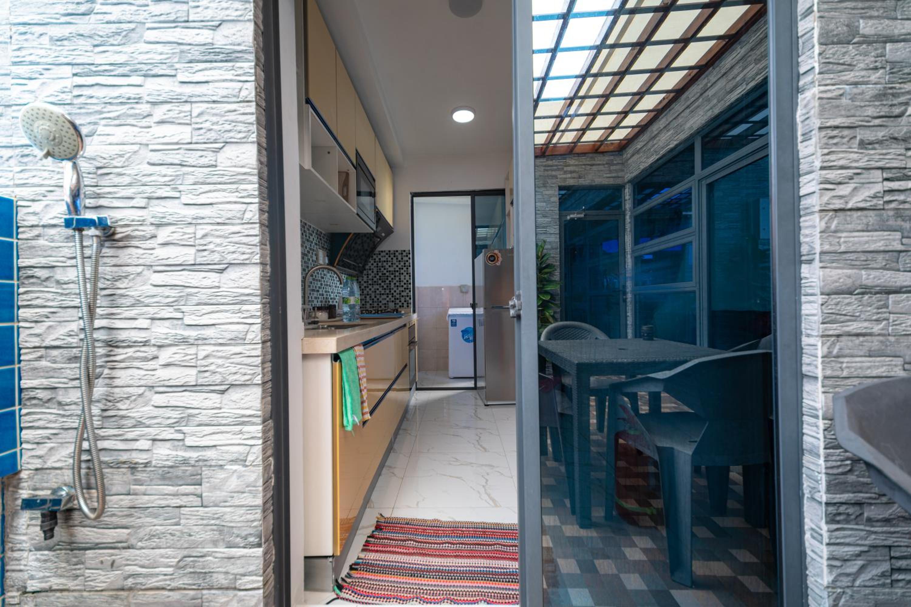 Suite with Private Pool - Photo 21