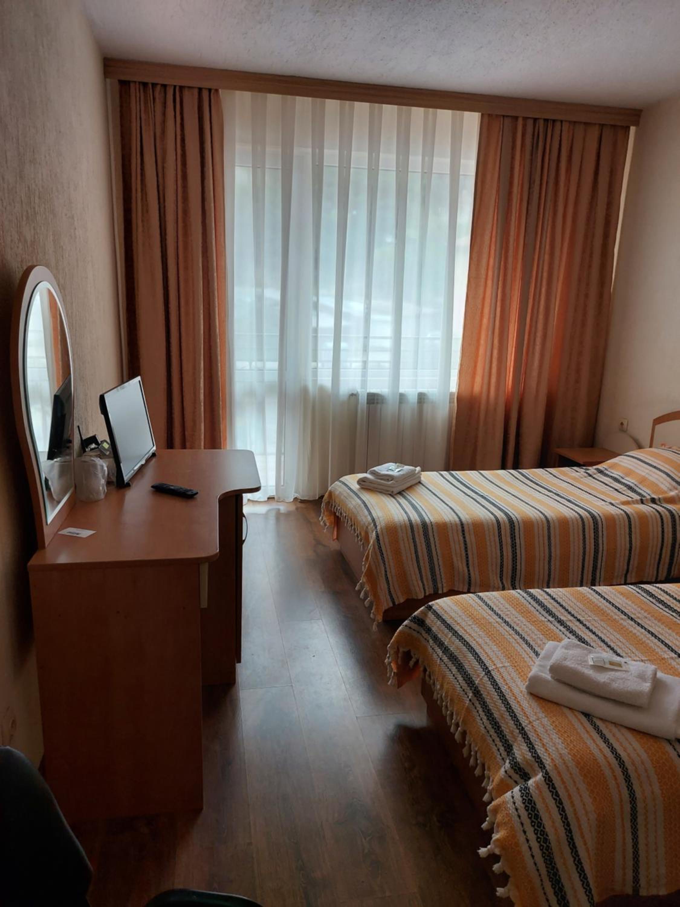 Twin Room with Balcony - Photo 4