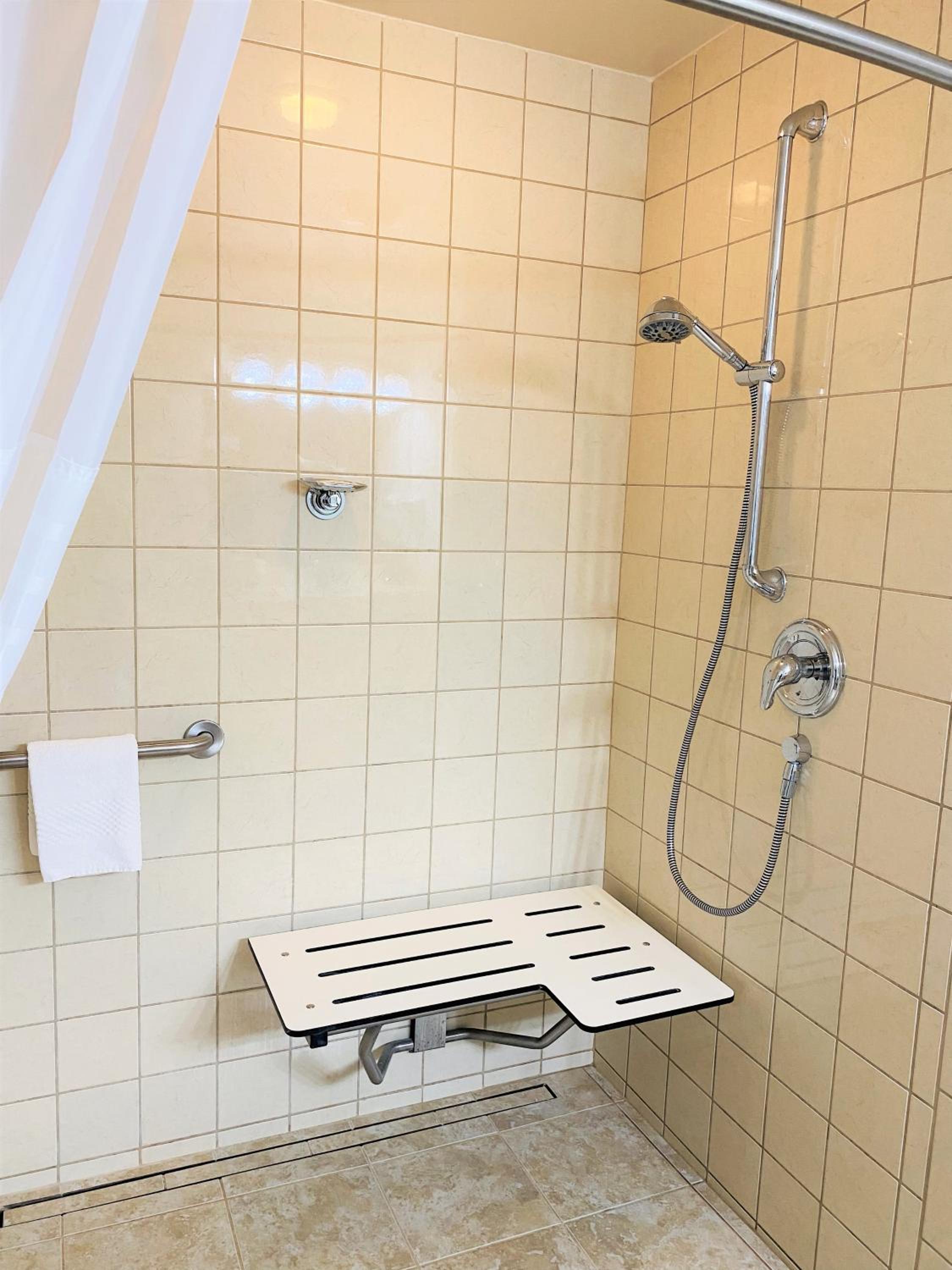 King Room - Disability Access/Non-Smoking - Photo 3