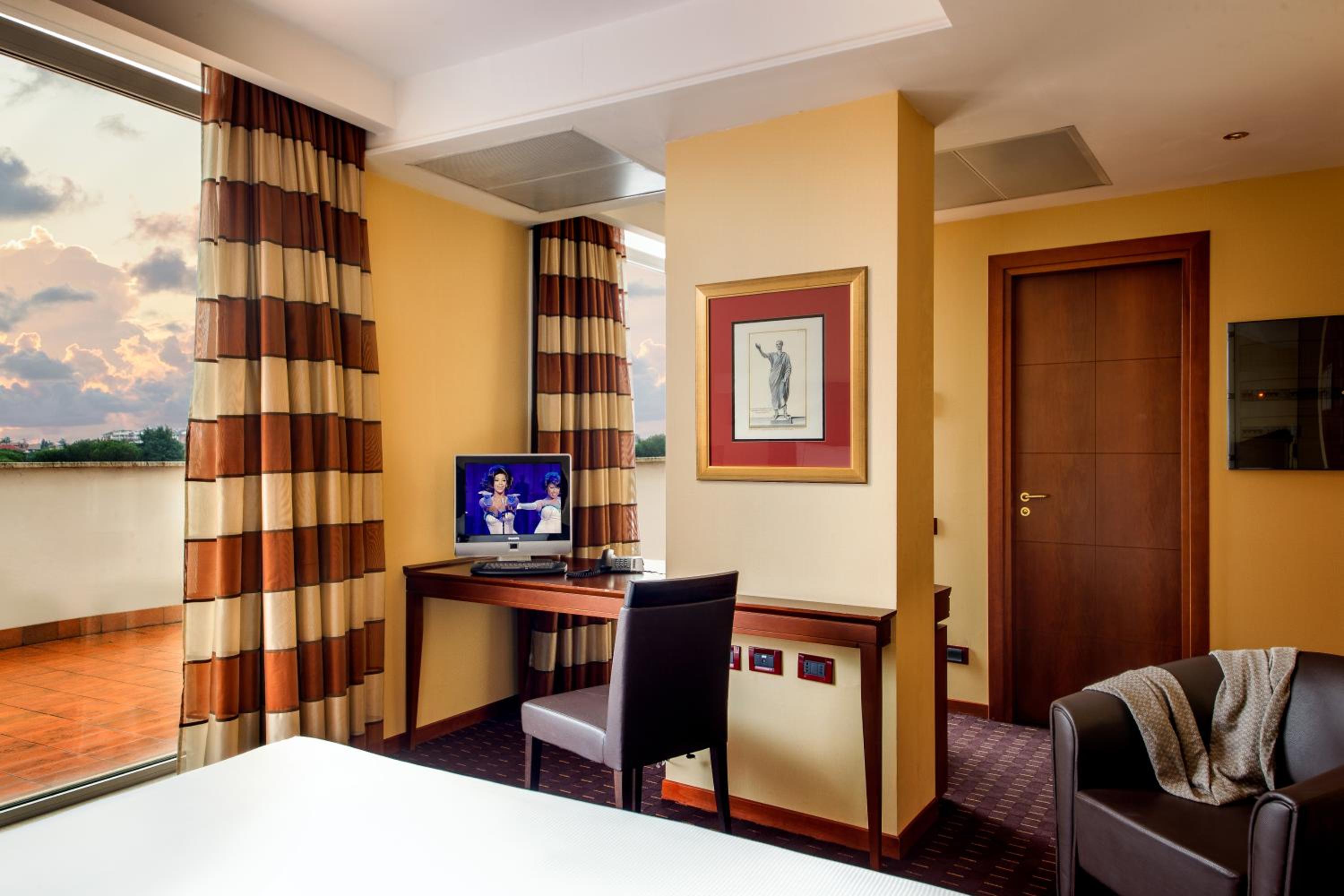 Two Connecting Rooms photo 3