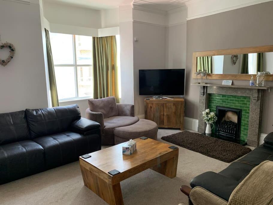 Seven-Bedroom House photo 1
