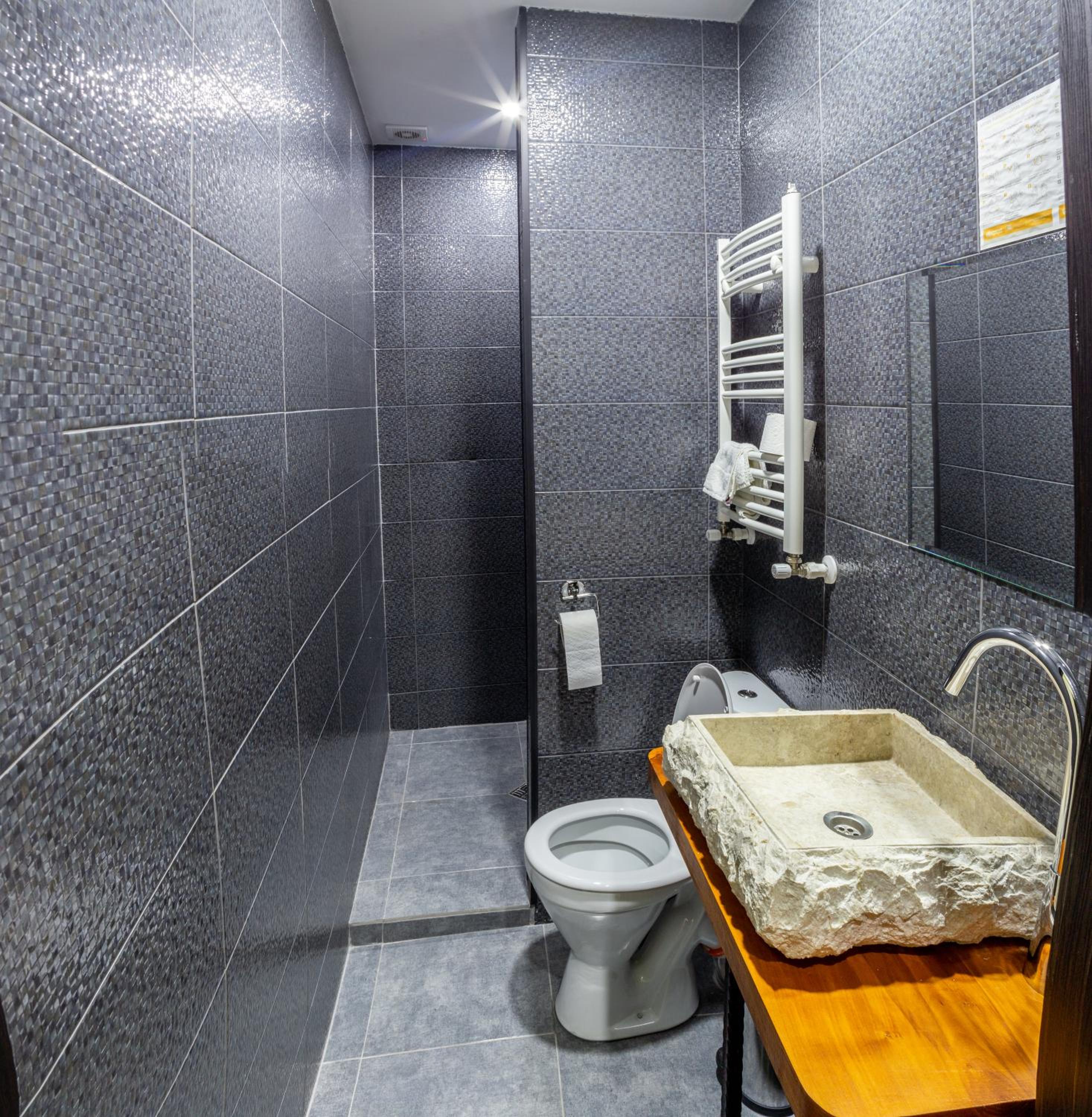 Budget Double Room - Photo 2