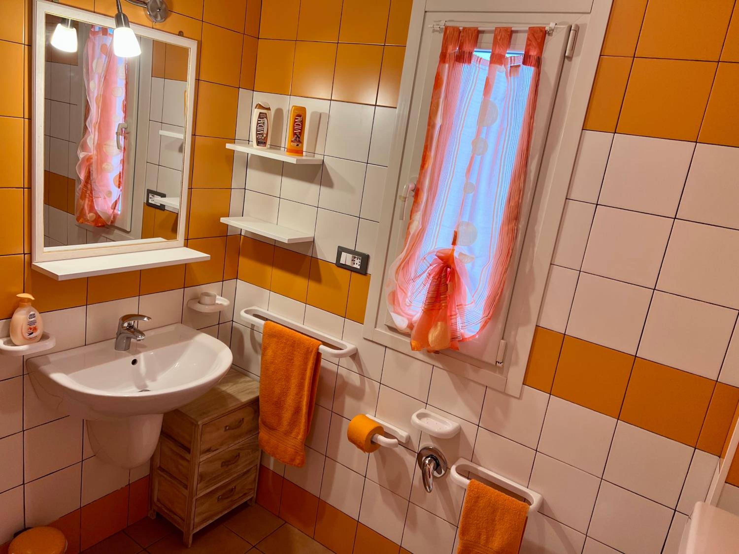 Family Room with Private Bathroom photo 2