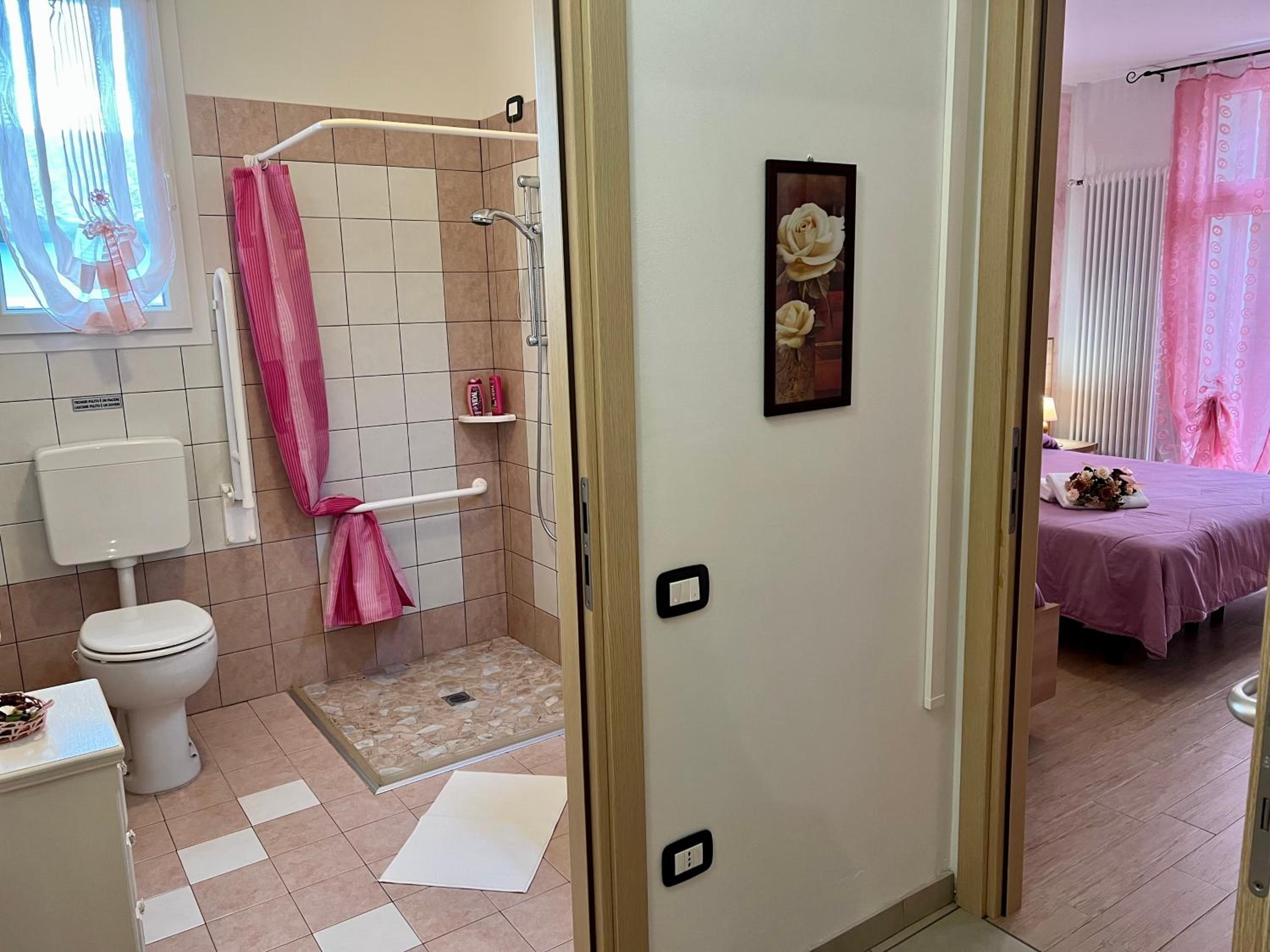 Family Room - Disability Access - Photo 3