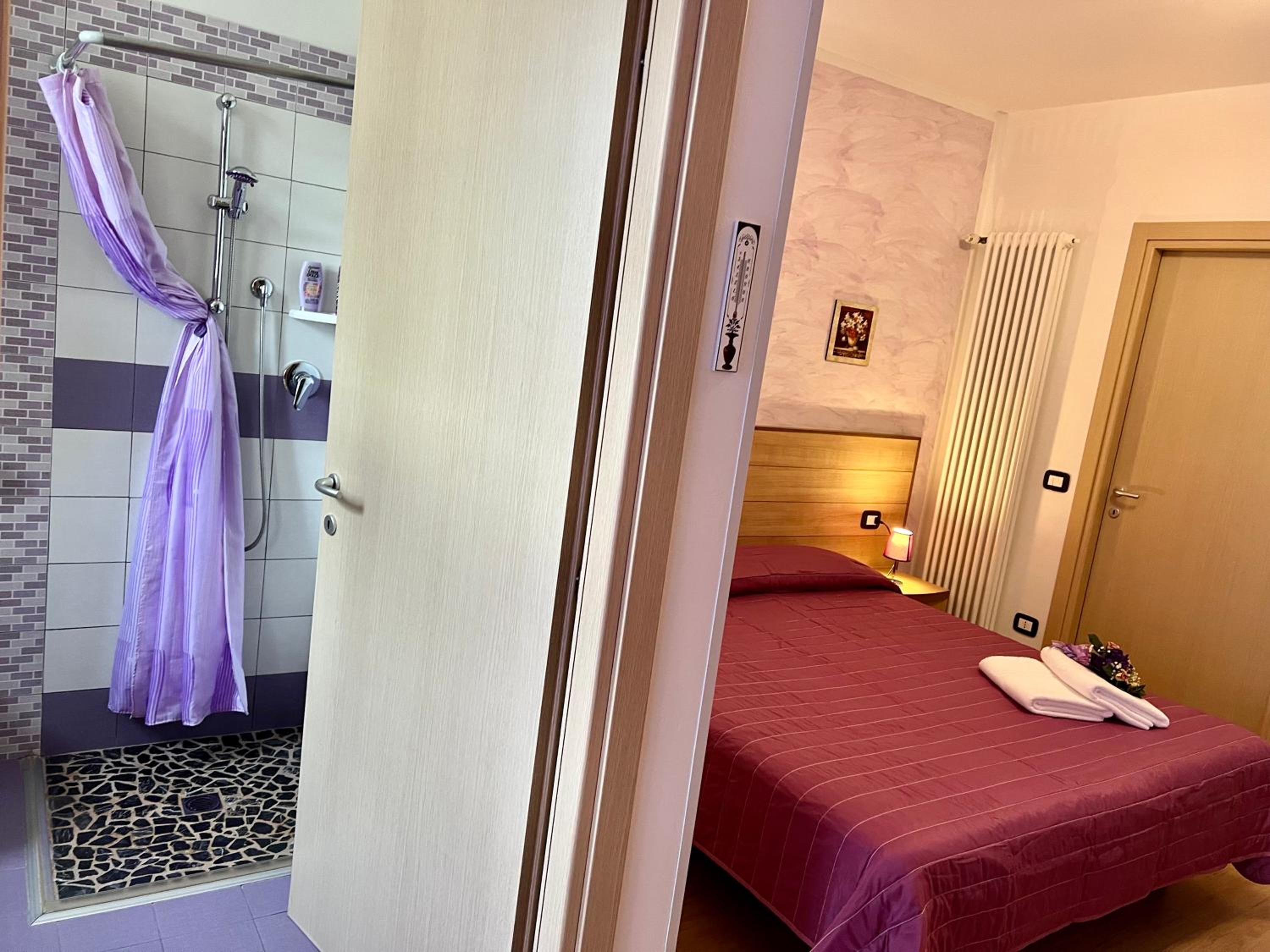 King Room with Spa Bath photo 2