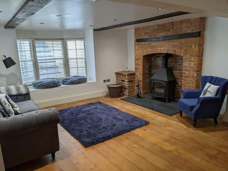 Five-Bedroom House photo 1