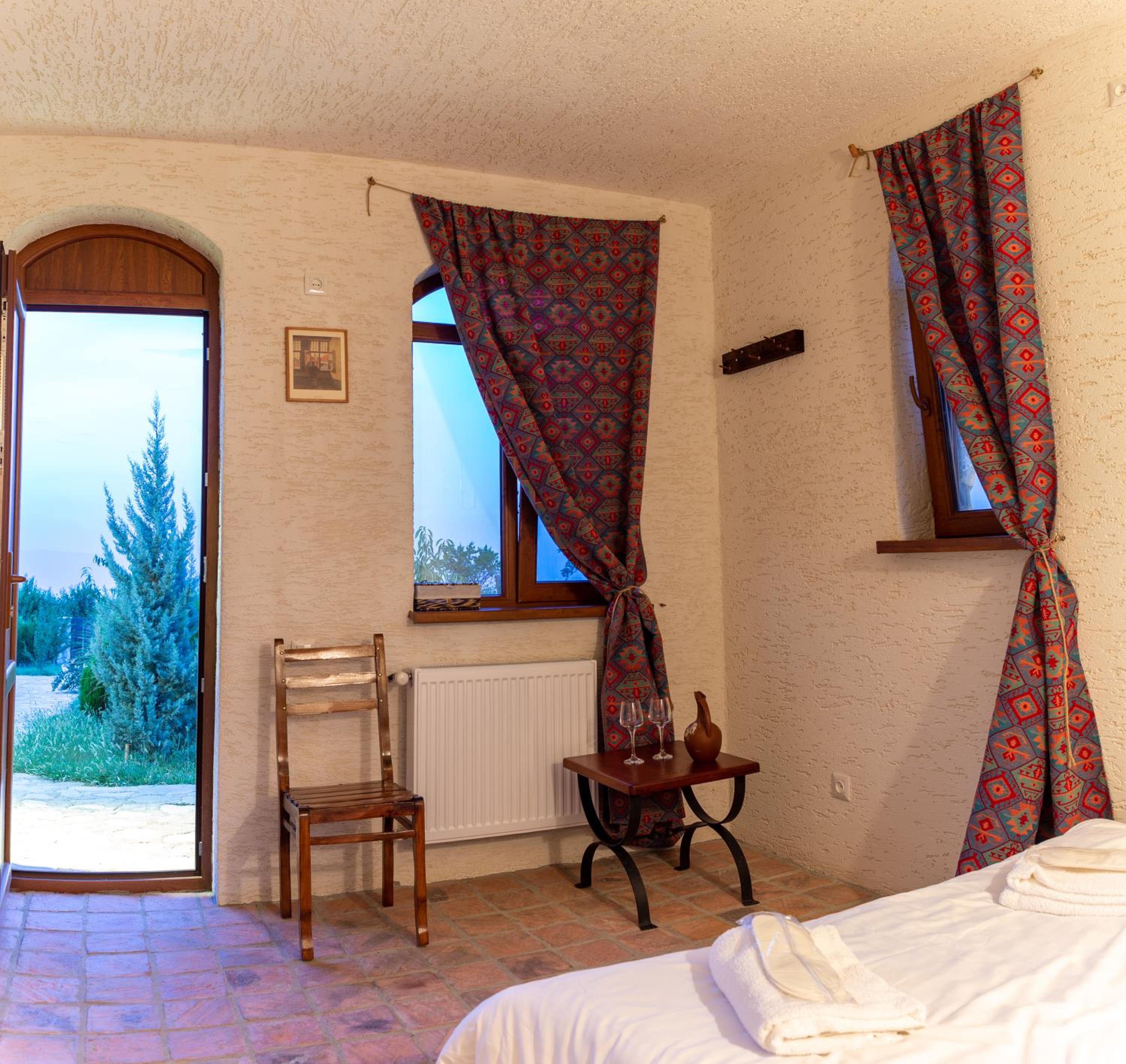 Double Room with Pool View - Photo 7