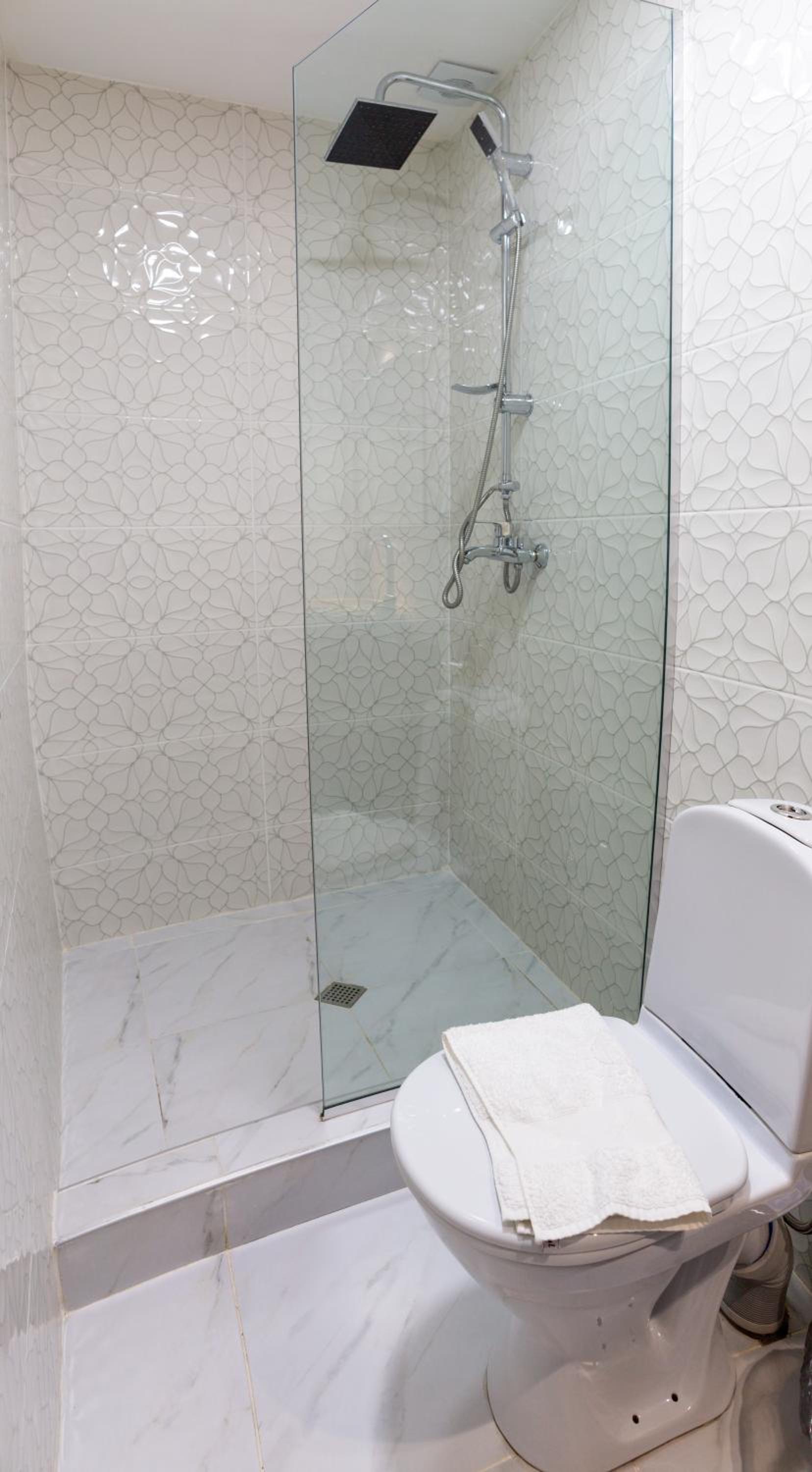 Double Room with Pool View - Photo 4