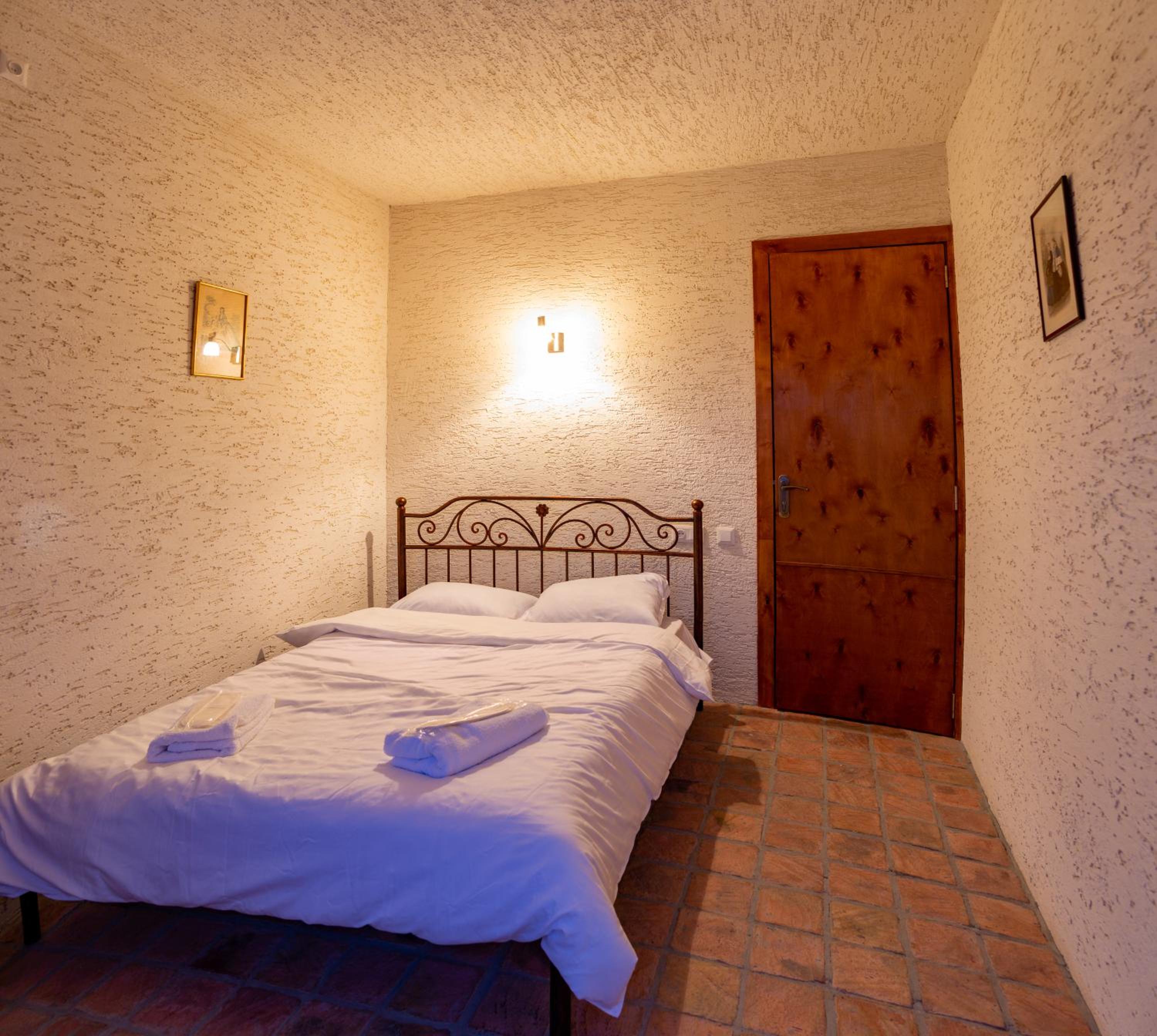 Double Room with Pool View - Photo 1