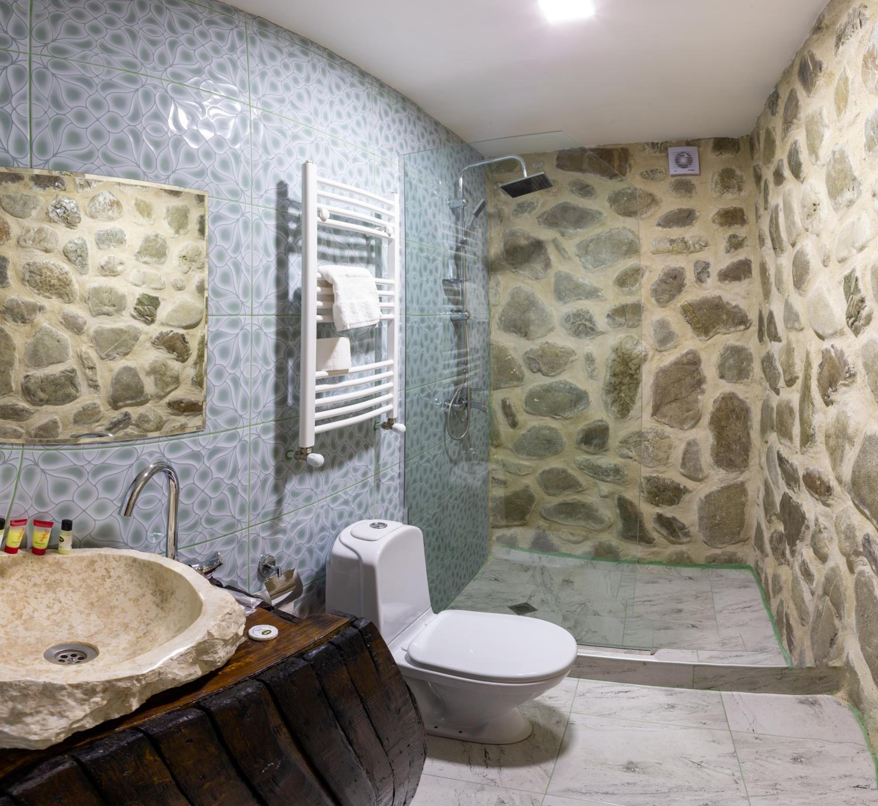 King Room with Pool View - Photo 9