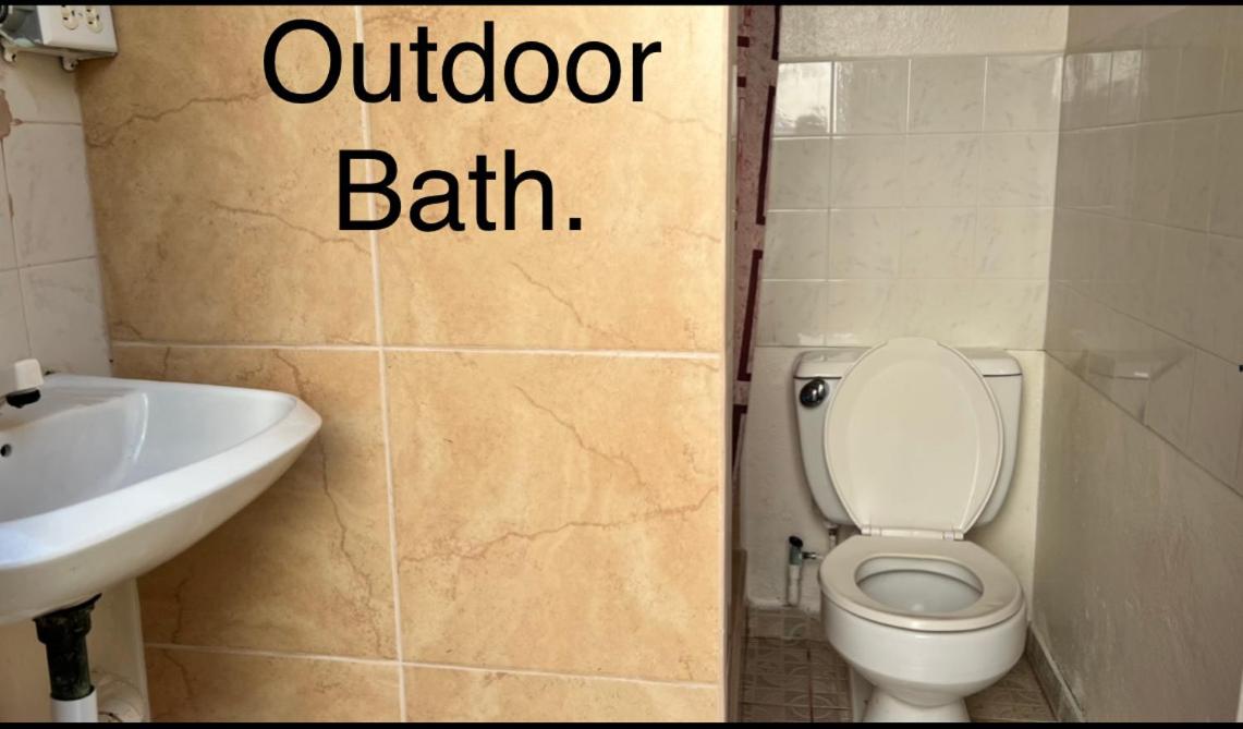 Basic Private - Shared Bathroom - Fan / No A/C - Room 1A photo 2