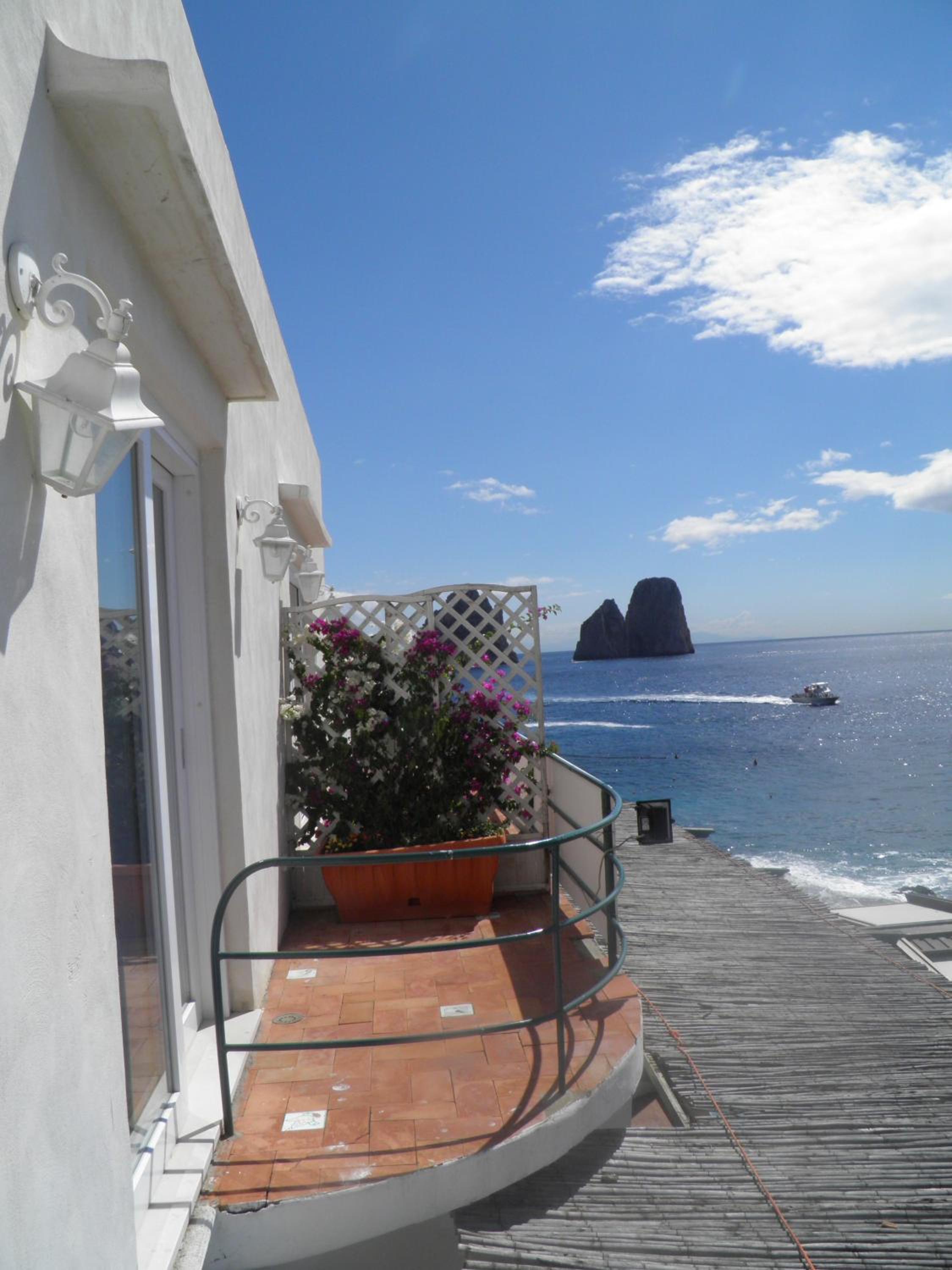 Double Room with Sea View - Photo 4