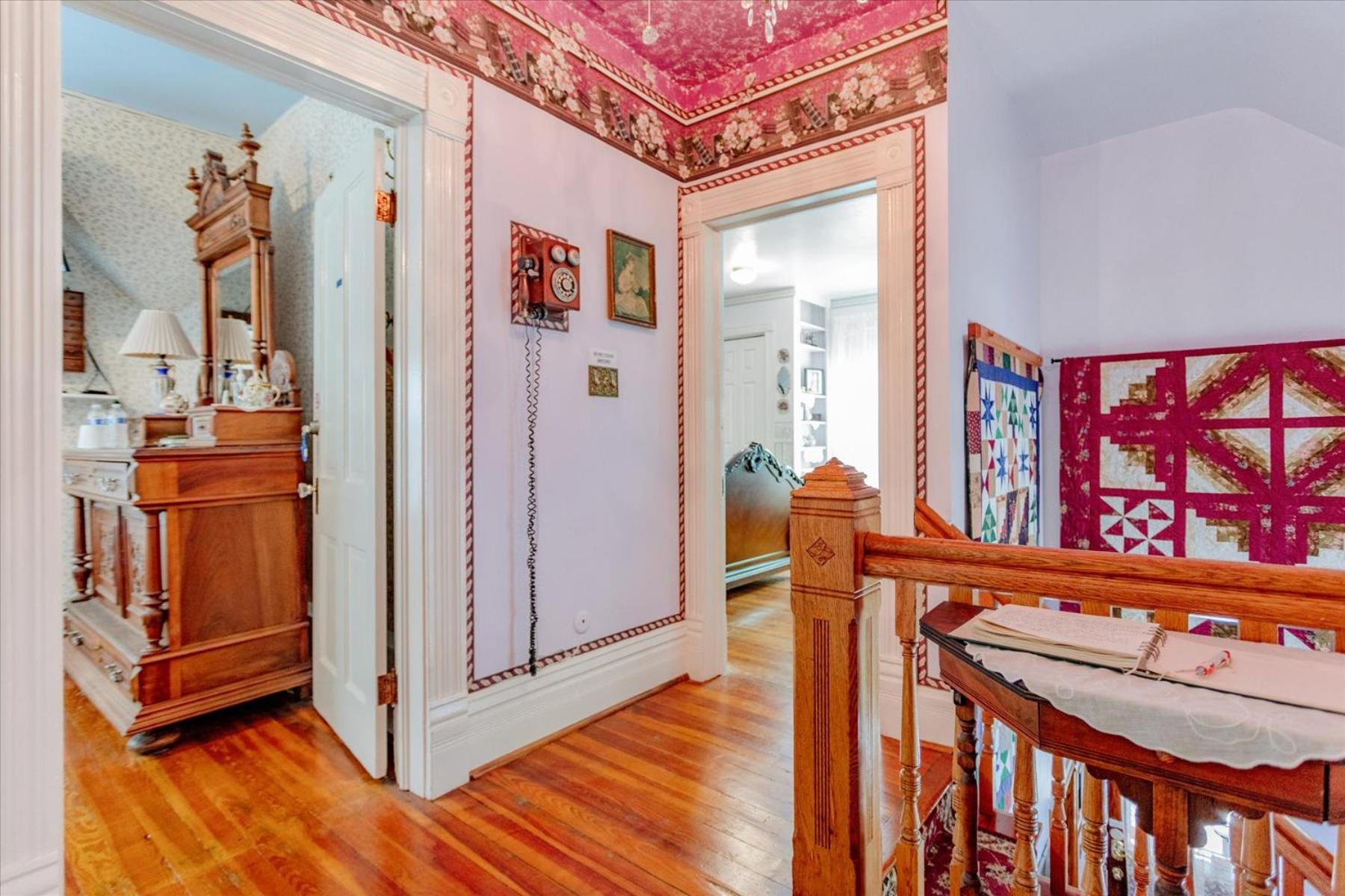 Queen Room photo 1