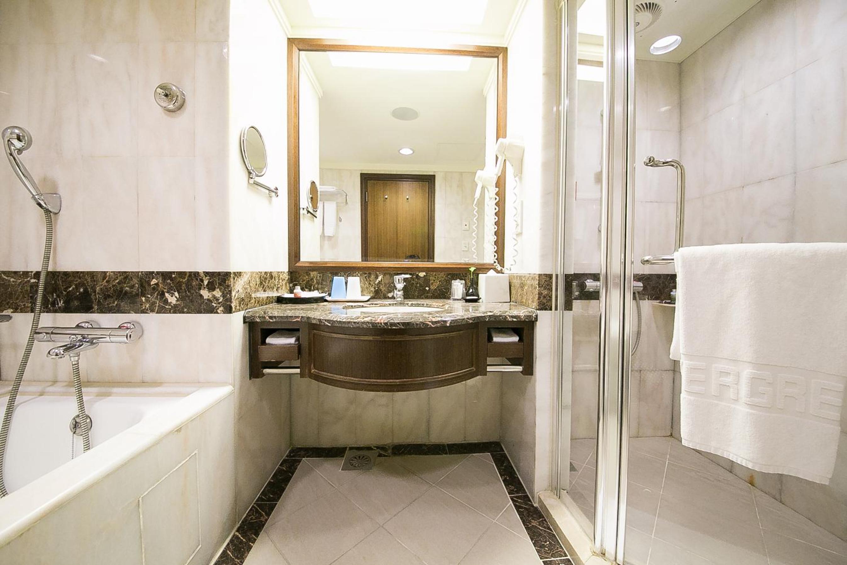 Deluxe Twin Room - Photo 1