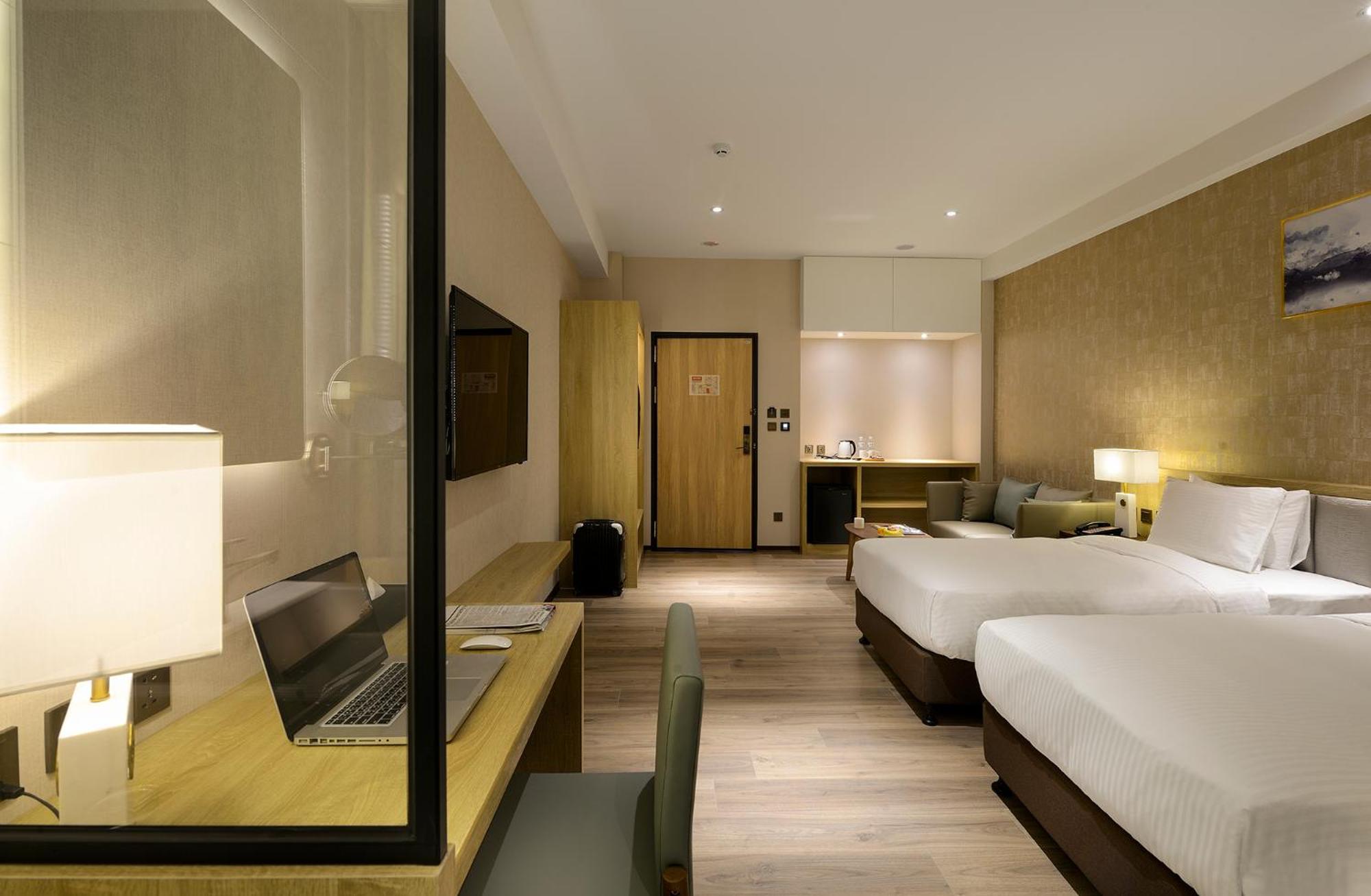 Standard Twin Room - Photo 1