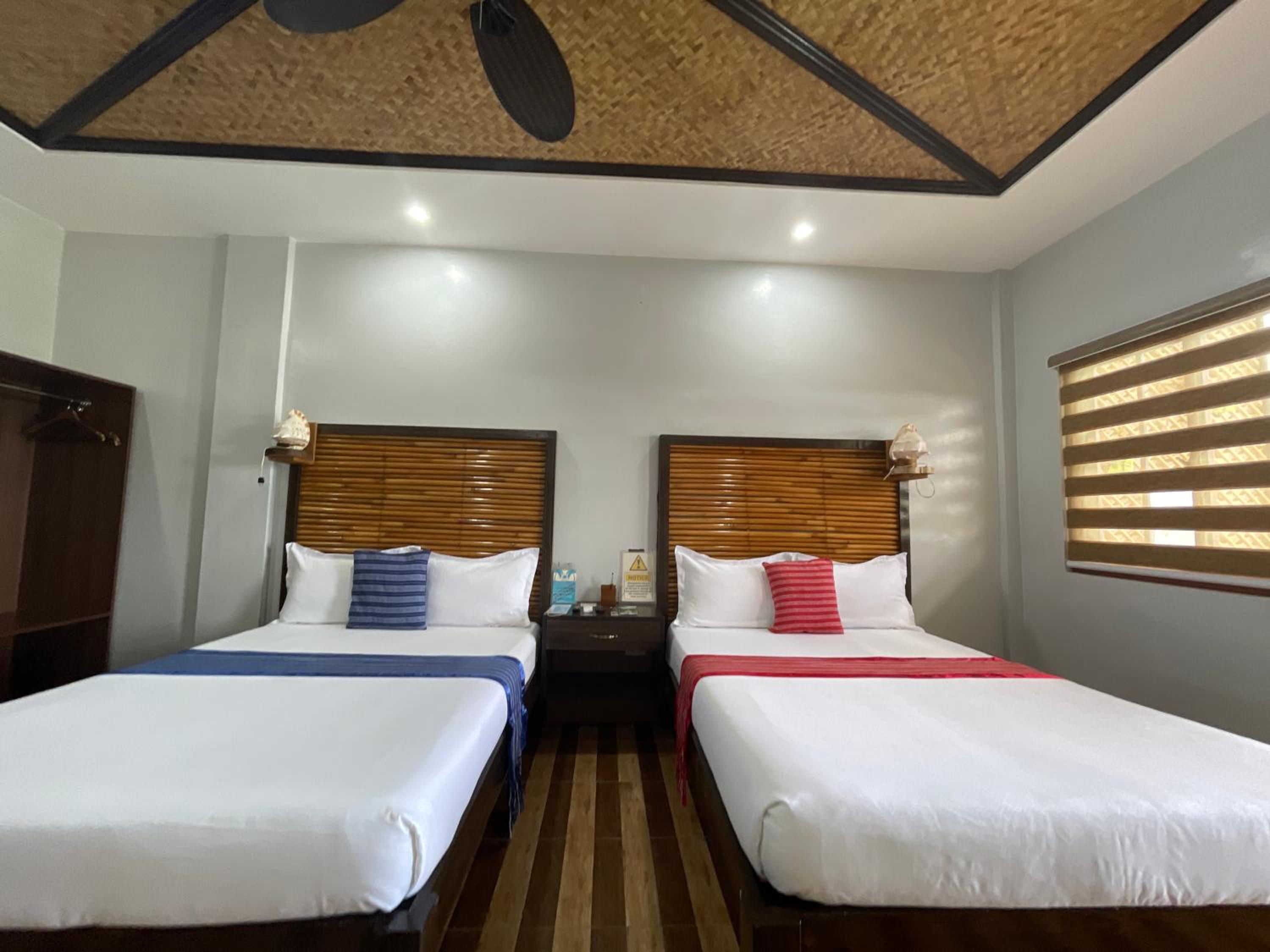 Deluxe Double Room with Balcony and Sea View photo 3