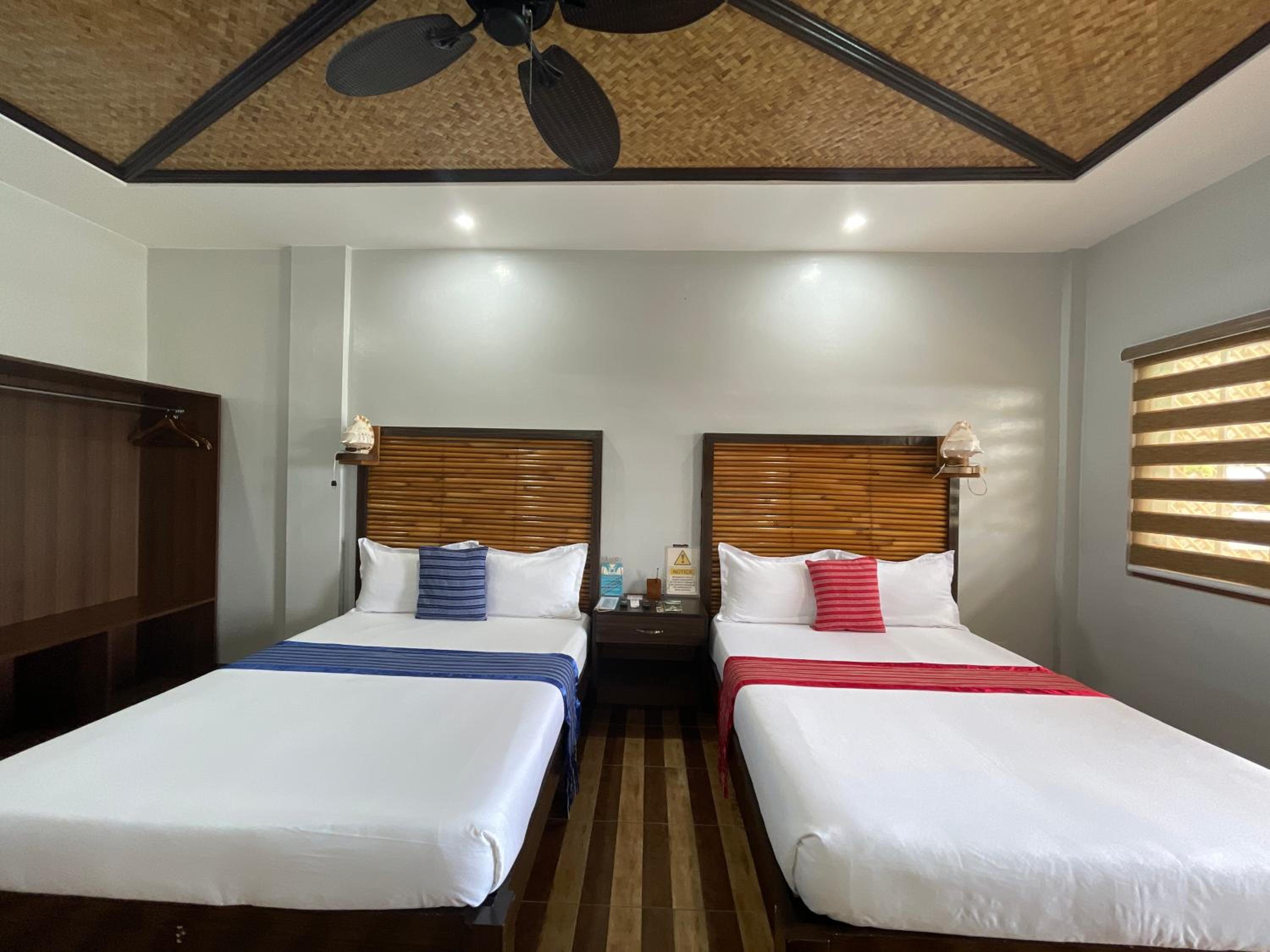 Deluxe Double Room with Balcony and Sea View photo 2