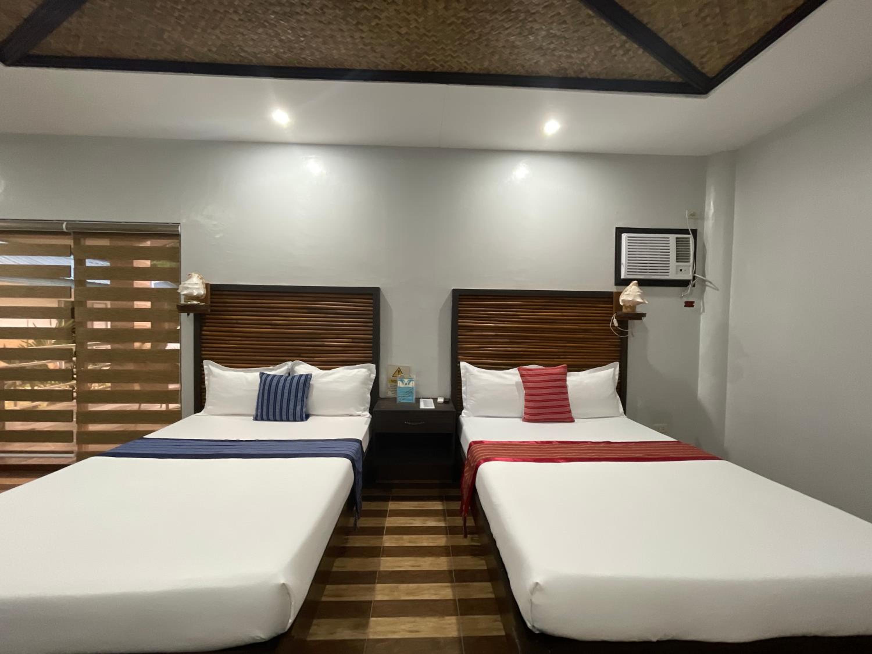 Deluxe Double Room with Balcony photo 2