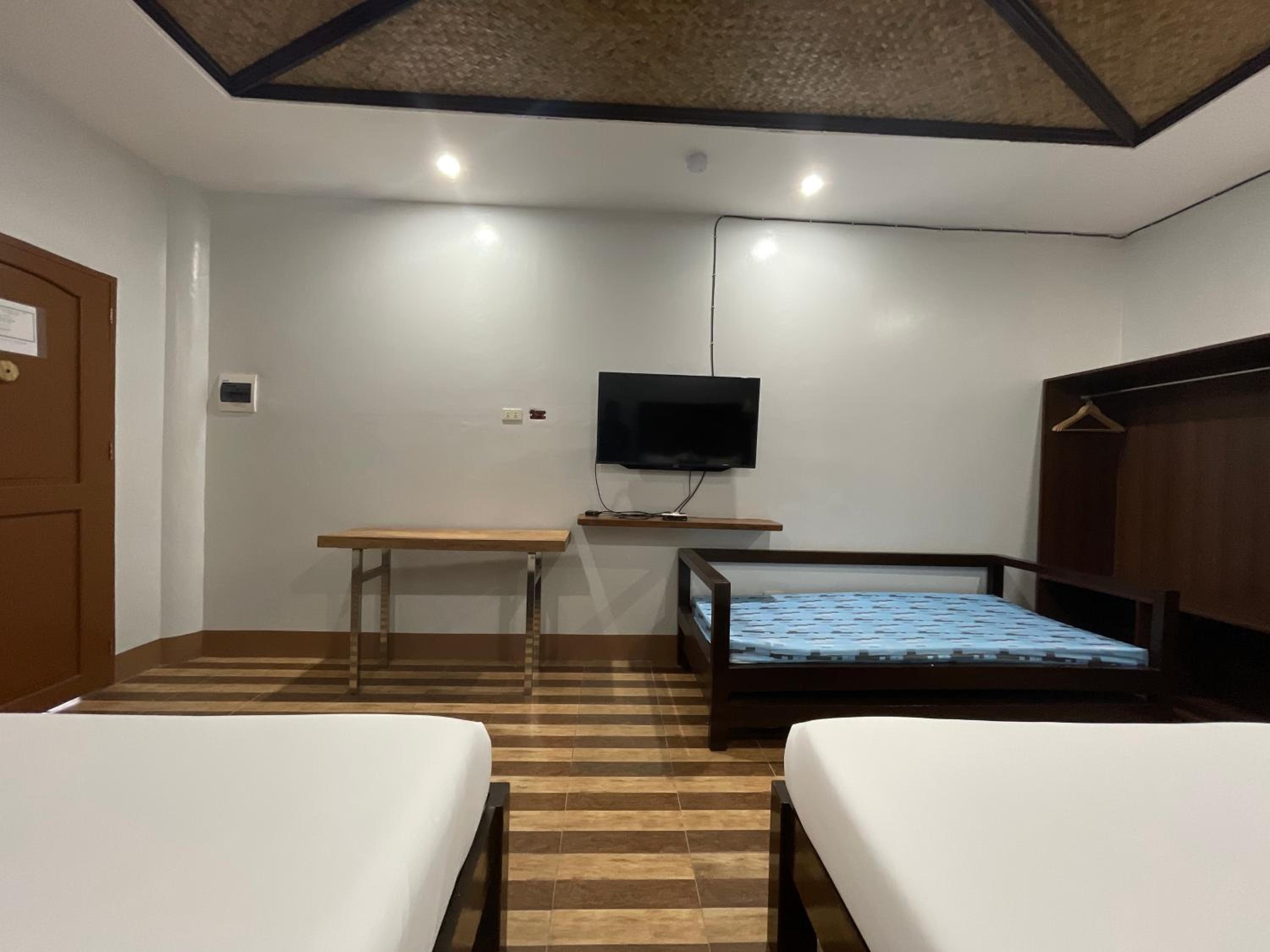 Deluxe Double Room with Balcony photo 3