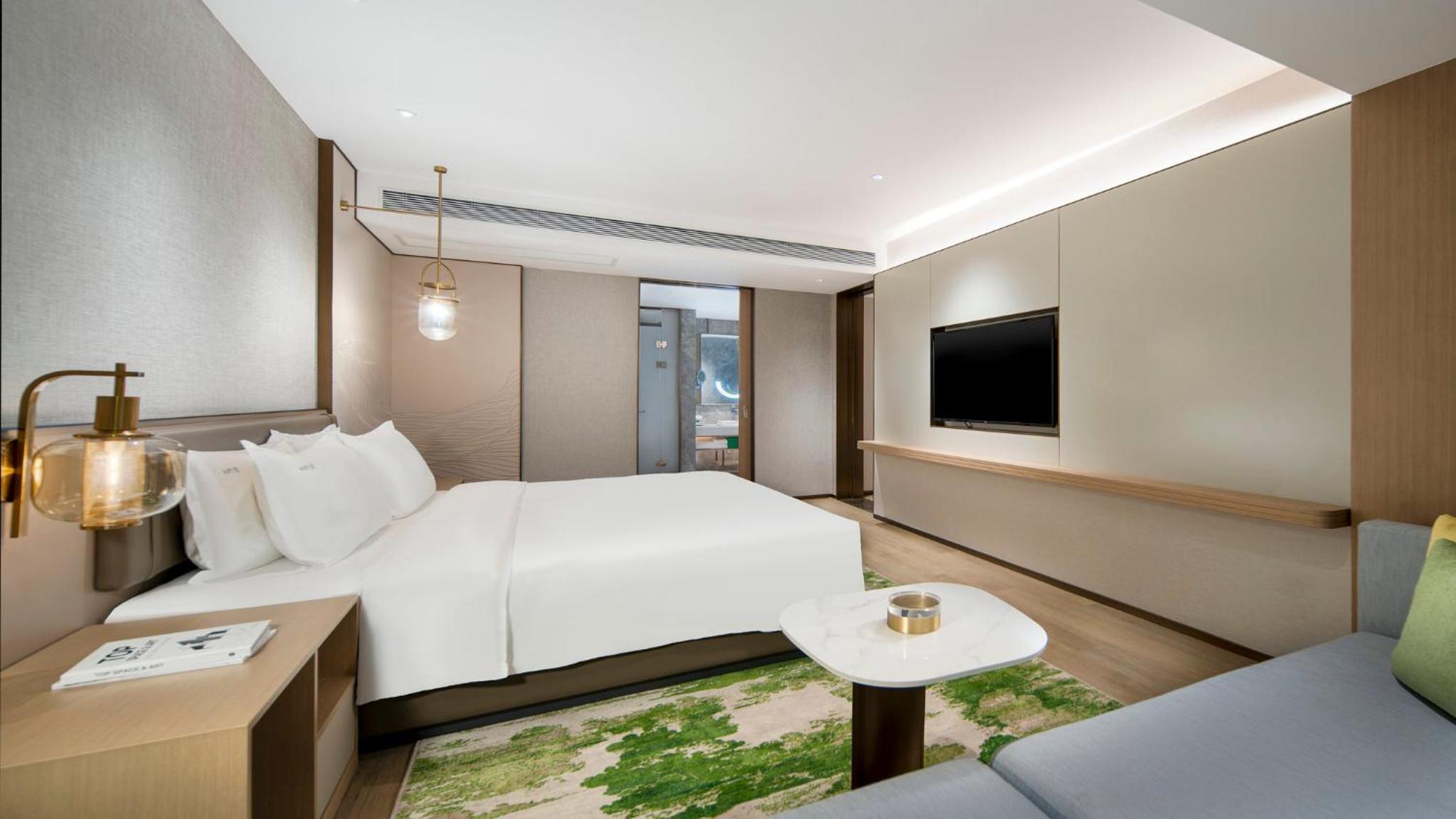 One-Bedroom King Suite with River View - Photo 5