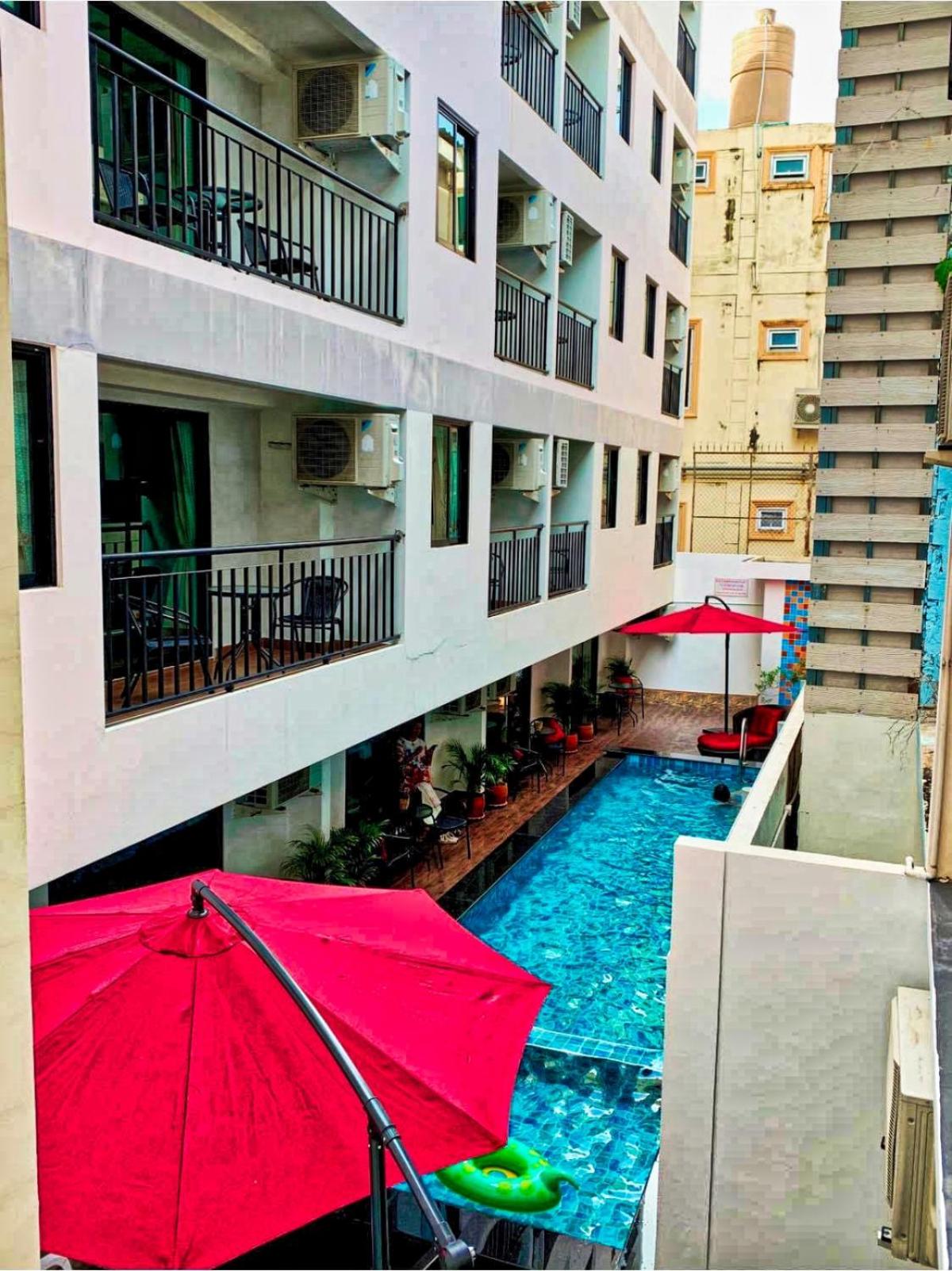 Deluxe Studio with Pool View - Photo 3