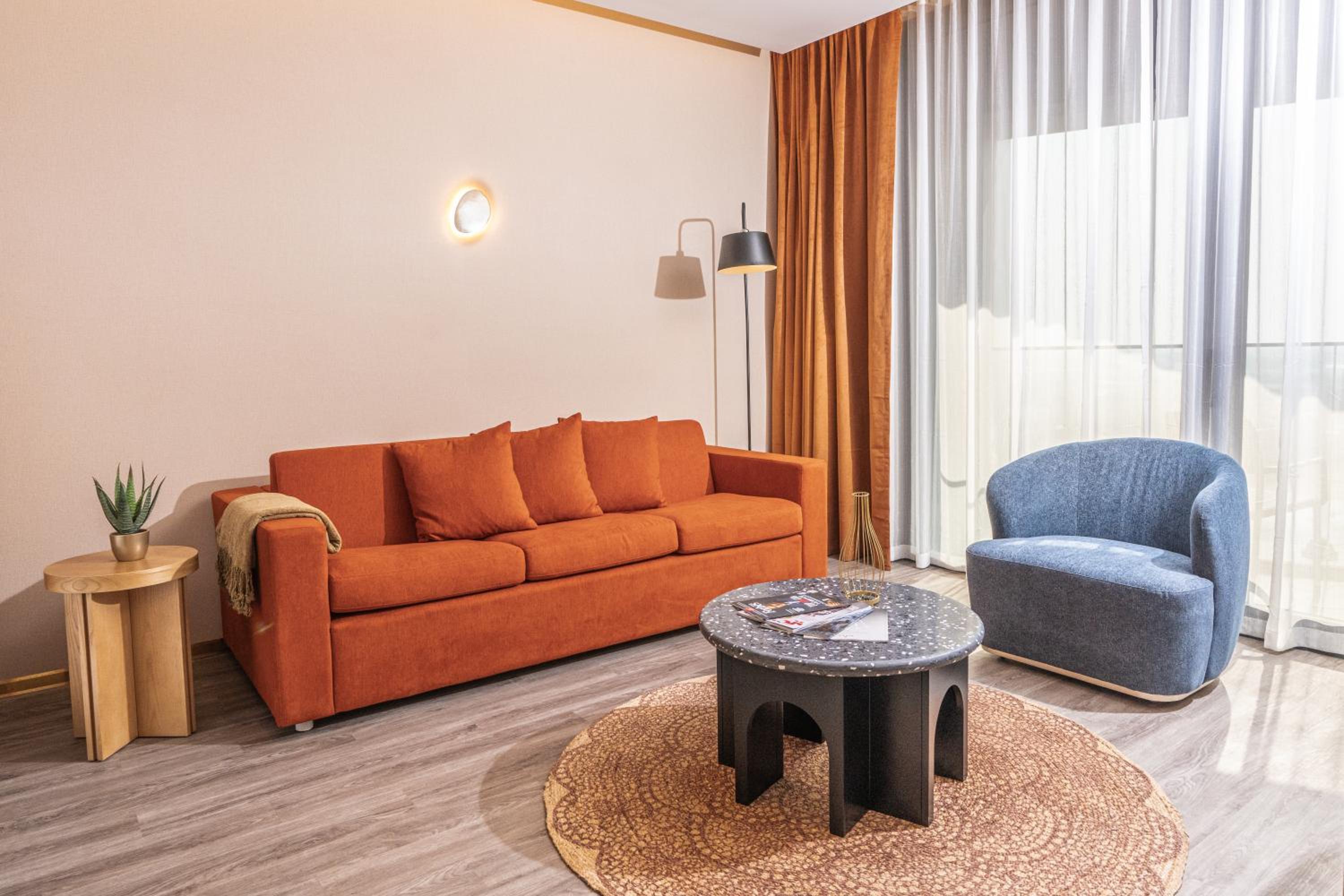 Deluxe King Suite - Photo 5