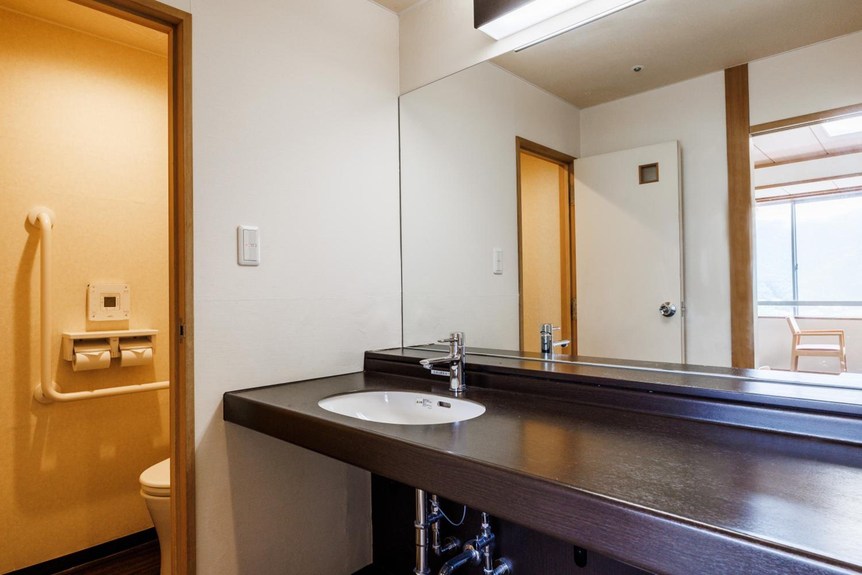 Japanese-style Room with 10 Tatami (MAX 5 Adults) photo 2