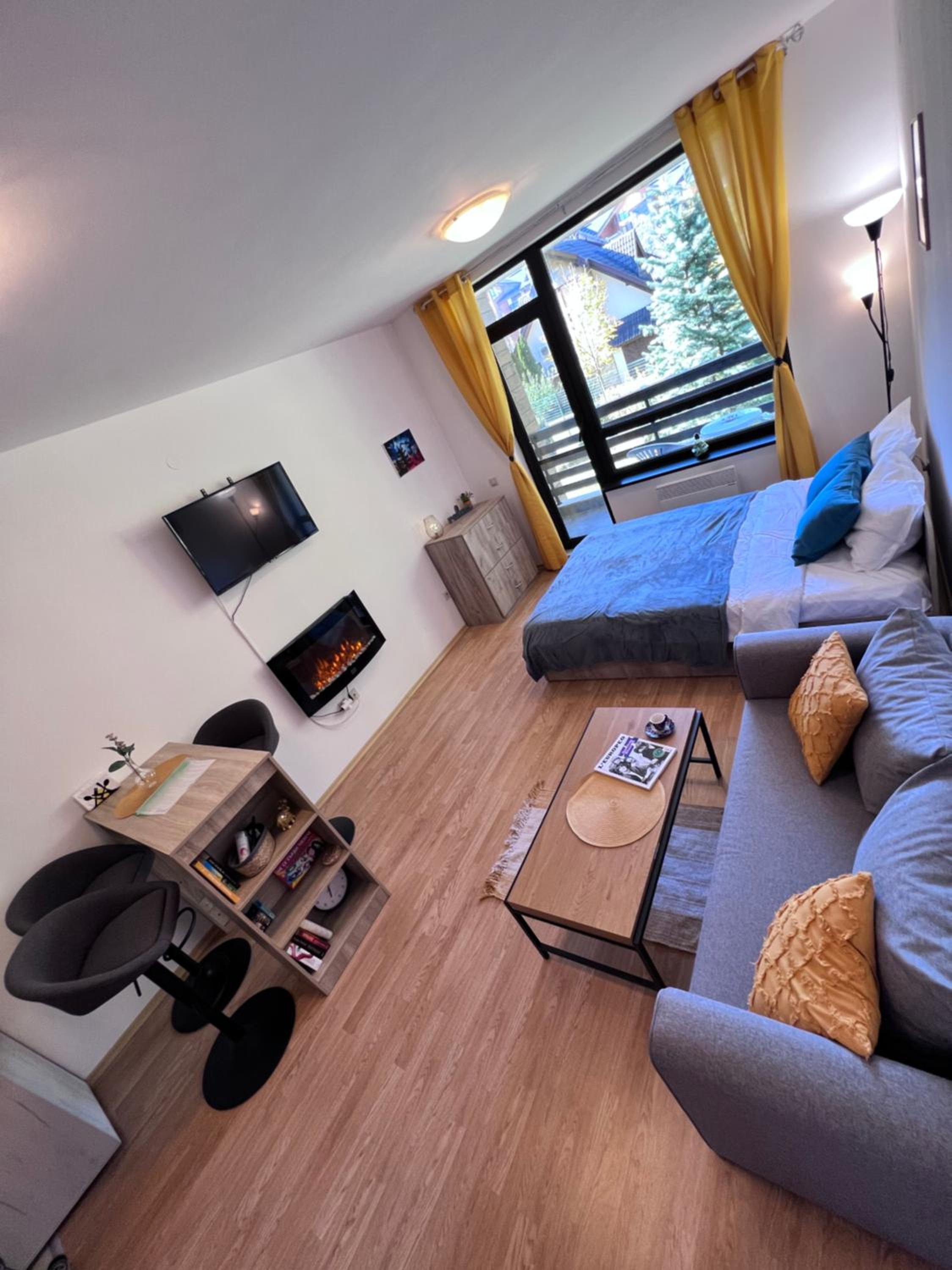One-Bedroom Apartment photo 1