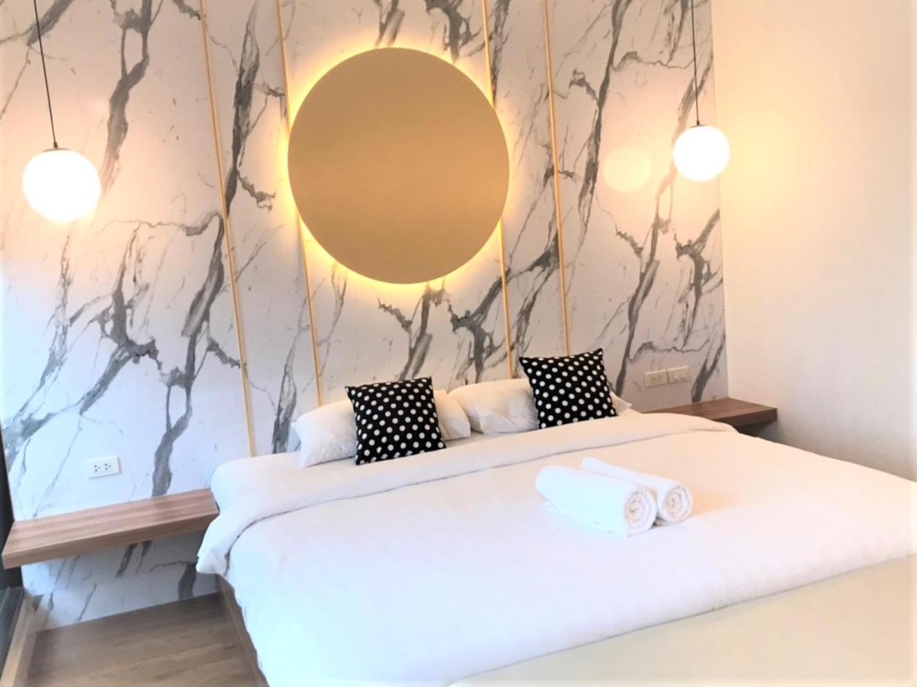 Deluxe Double Room with Balcony - Photo 4