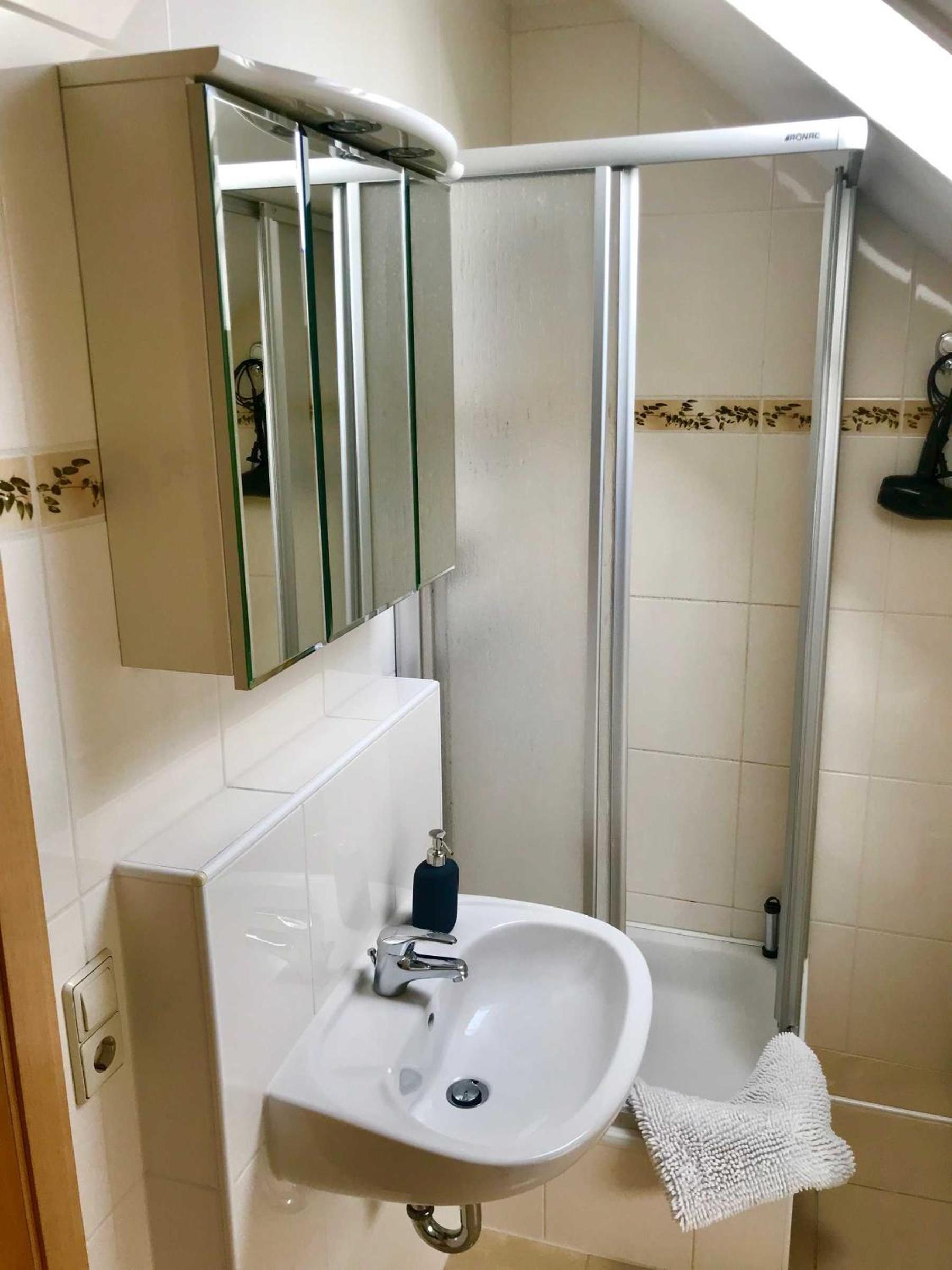Family Room with Private Bathroom photo 3