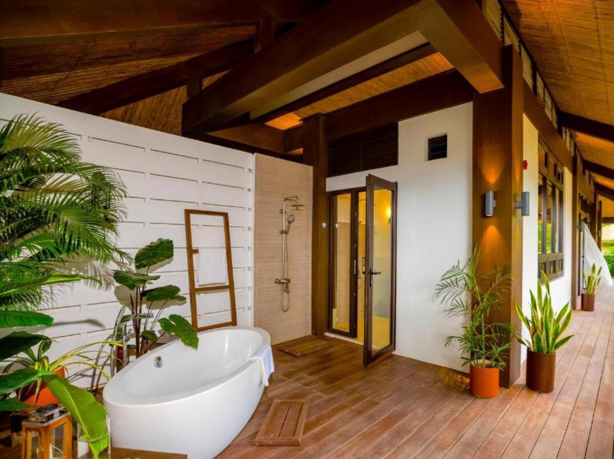 Seaside Villa with Free Roundtrip Lio Airport Transfers and Butler Service - Photo 4