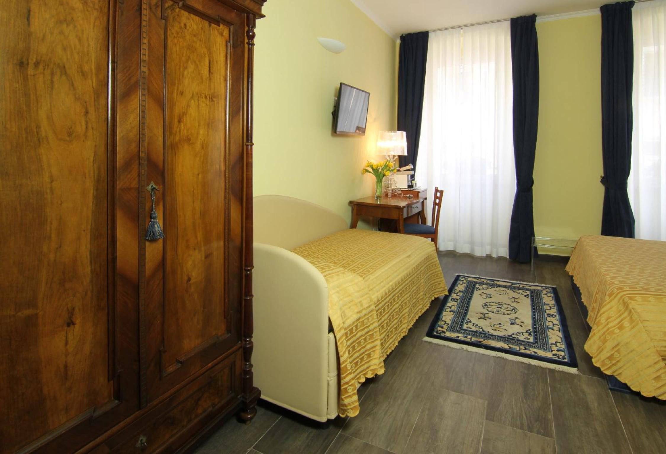 Triple Room - Photo 12