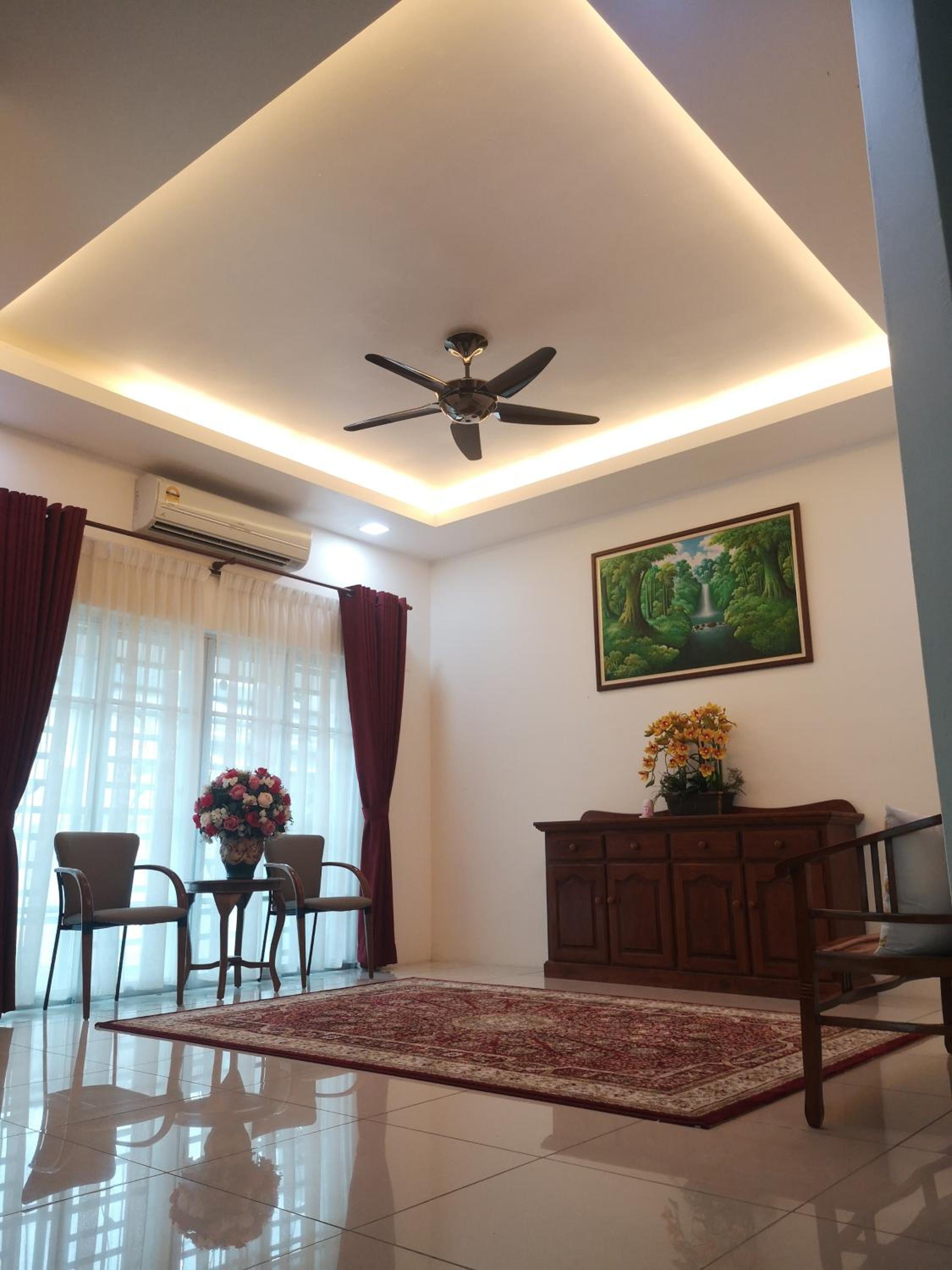 Four-Bedroom House photo 1