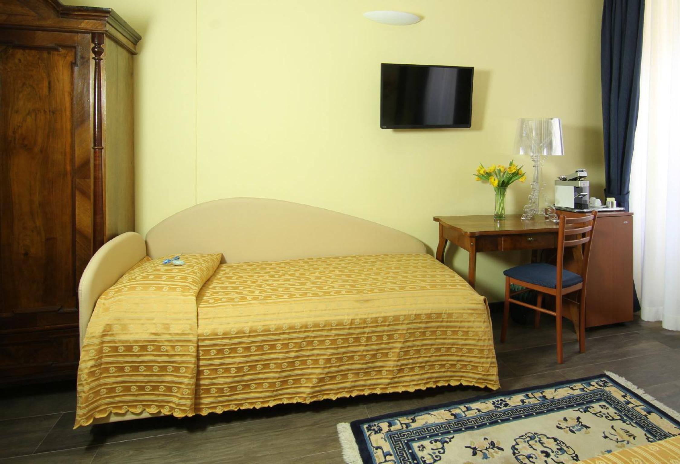 Triple Room - Photo 13