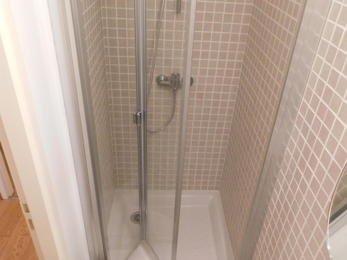 Single Room with Private Bathroom photo 2