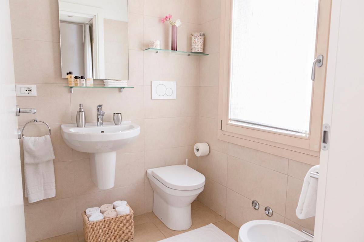 Quadruple Room with Private Bathroom - Photo 4