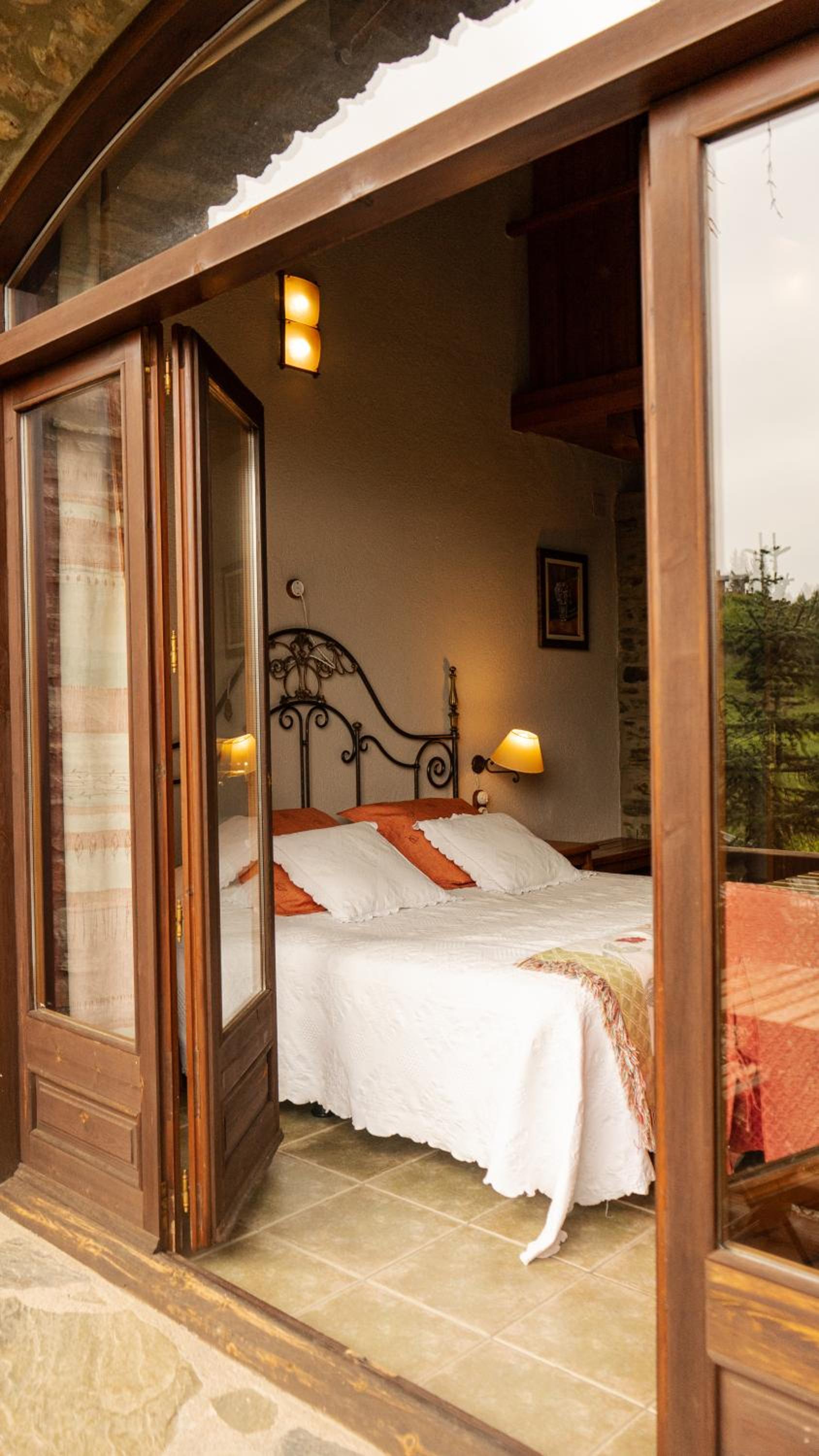 Deluxe Double Room with Balcony photo 2