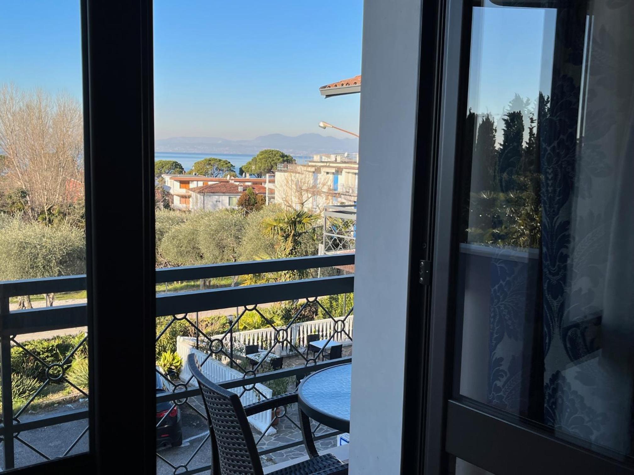Double Room with Lake View photo 2