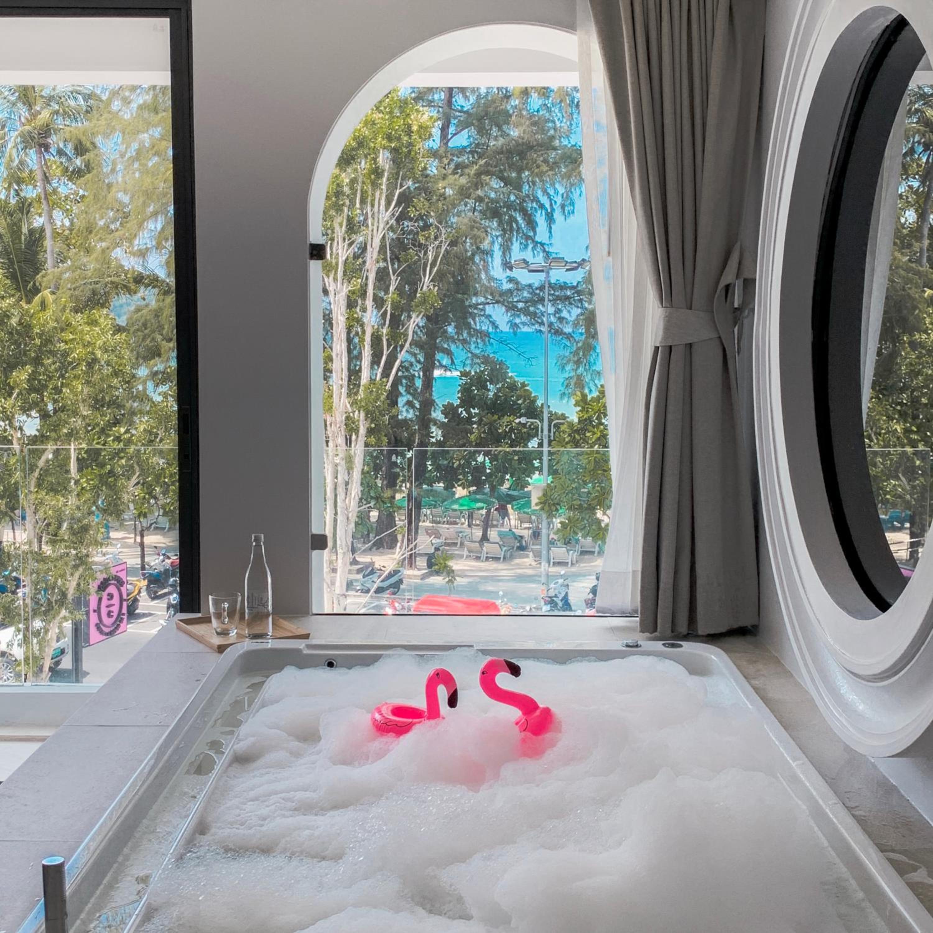 Oceanfront Suite - Photo 2