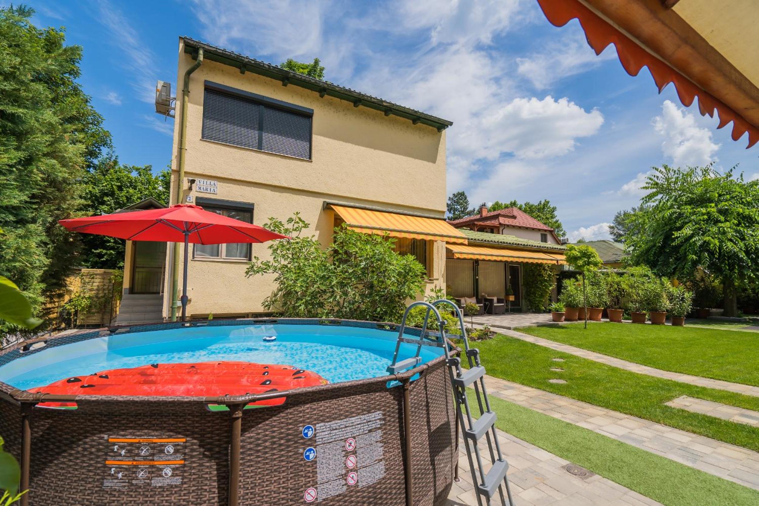 Five-Bedroom House - Photo 4