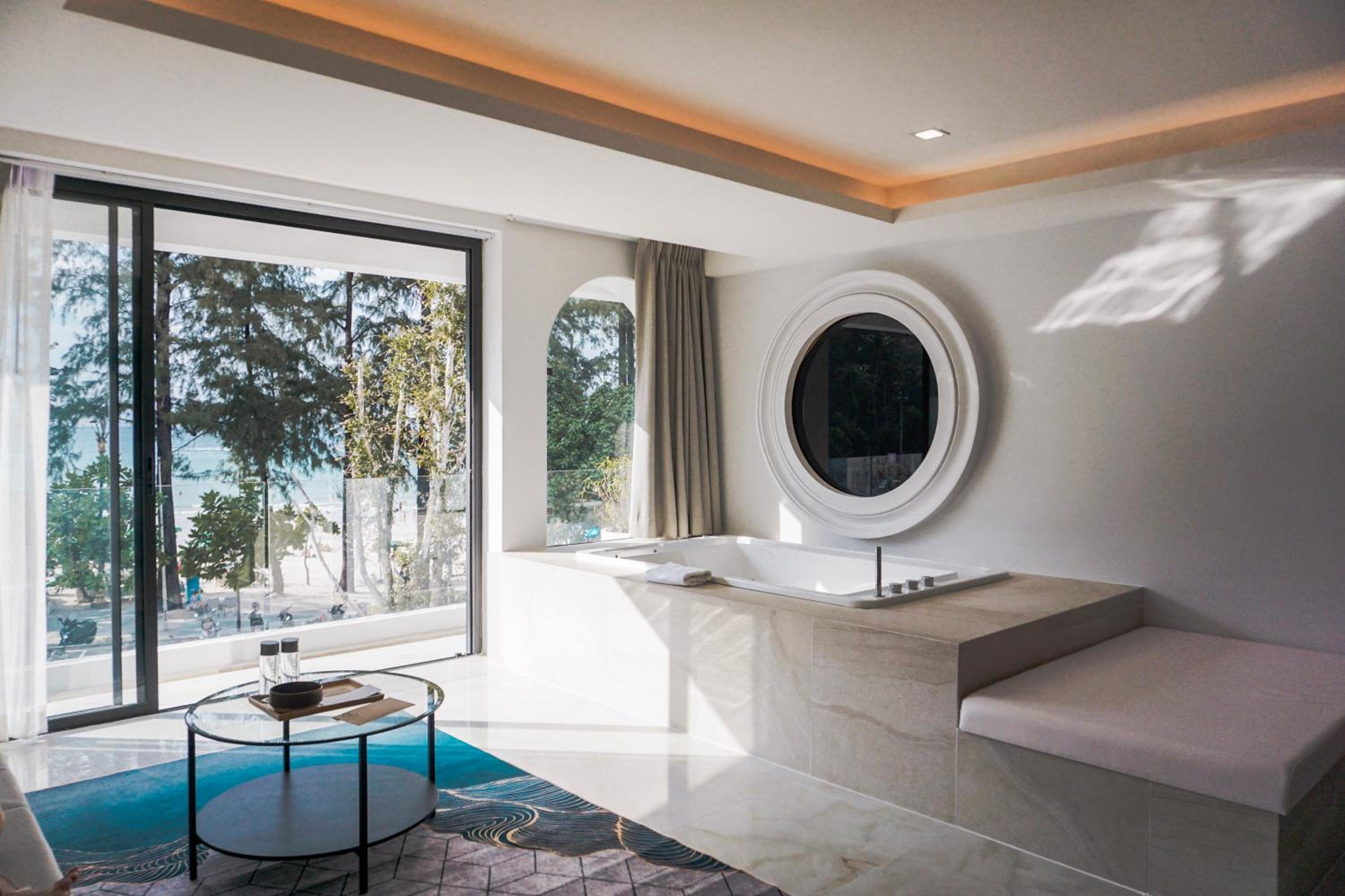 Oceanfront Suite - Photo 13