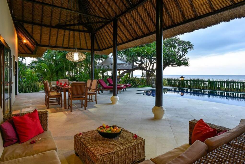Villa photo 2