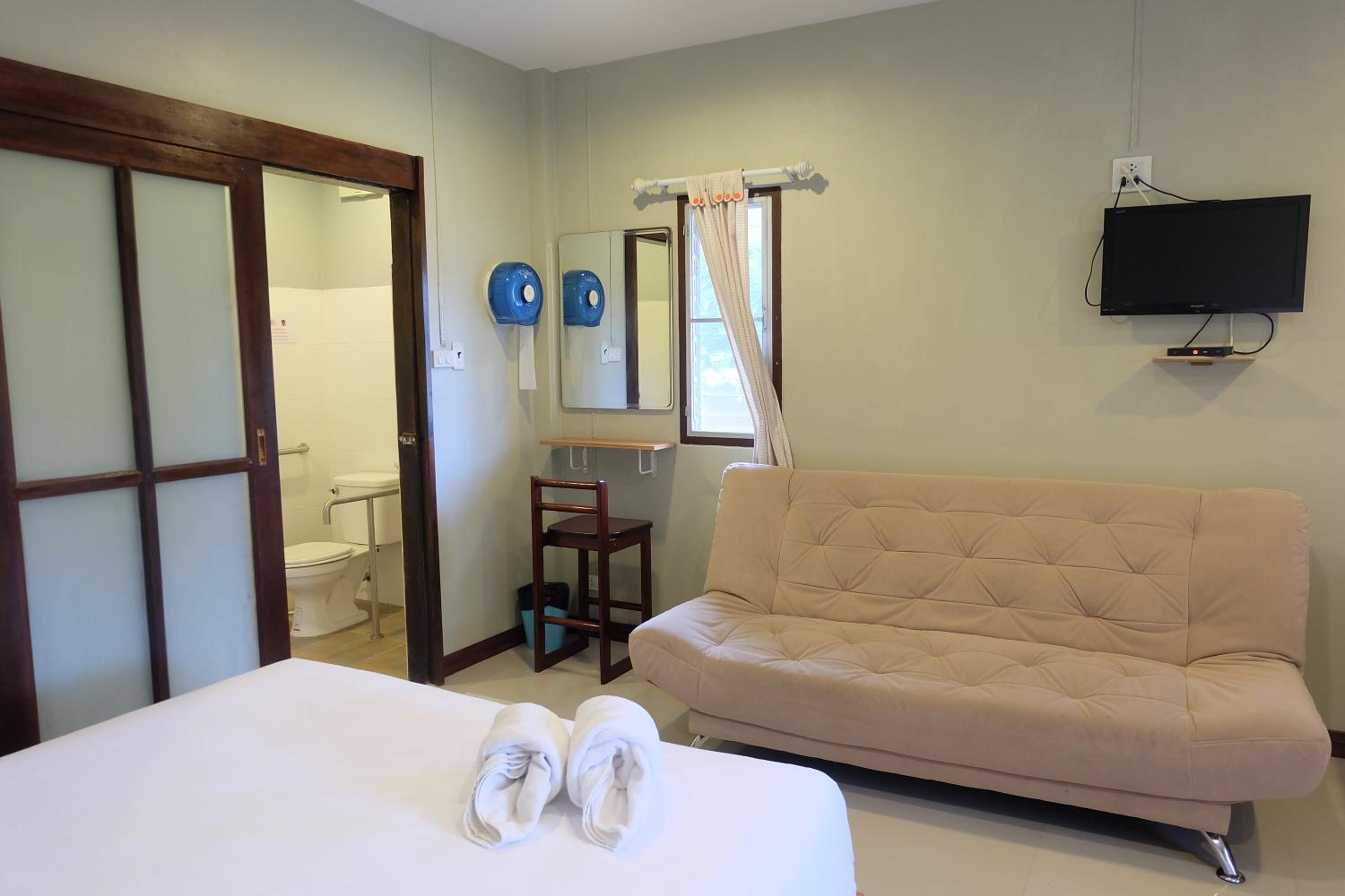 Classic Quadruple Room - Photo 1